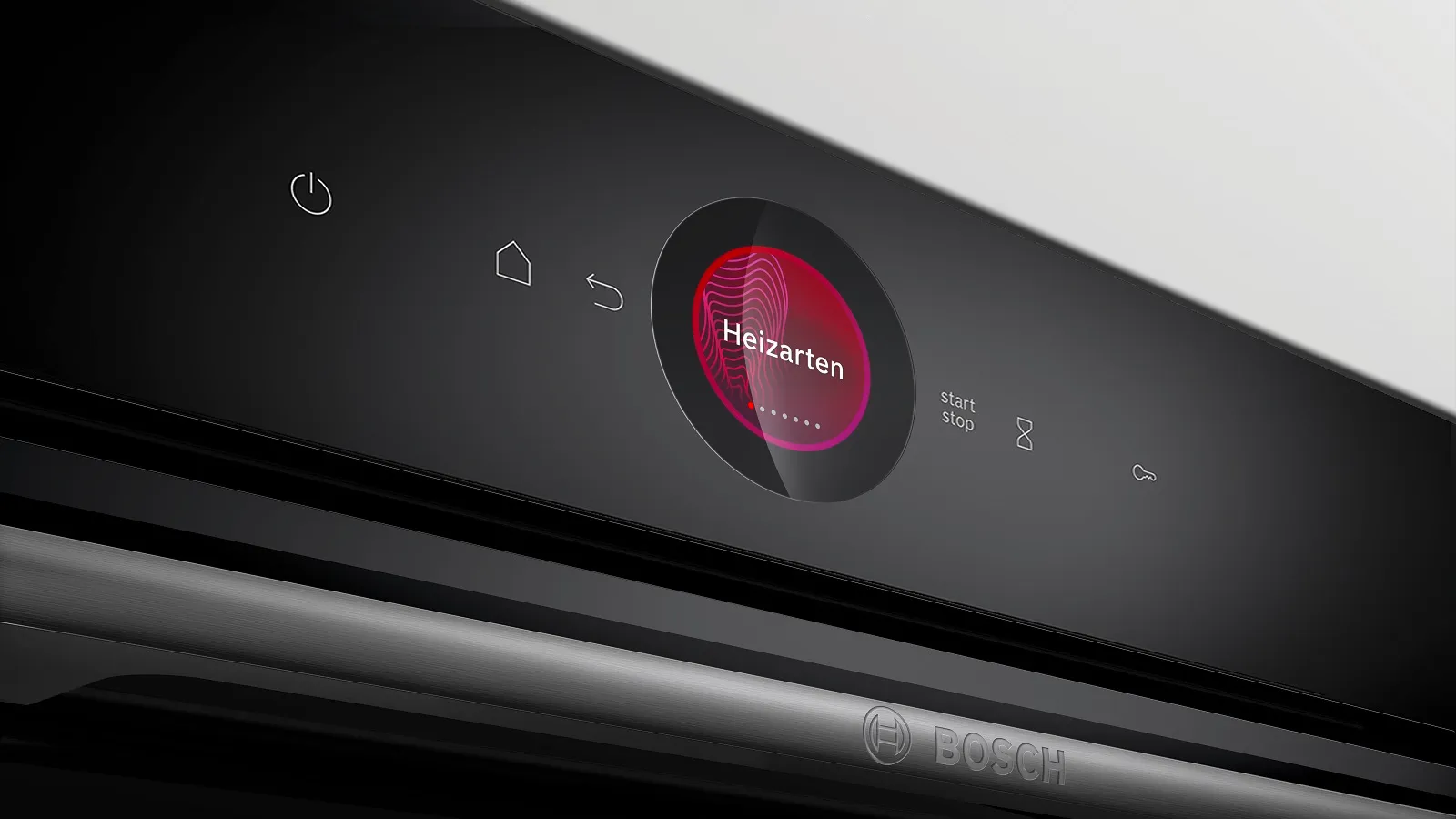 Schwarzer Backofen mit Bosch-Logo und roter Heizarten-Anzeige.