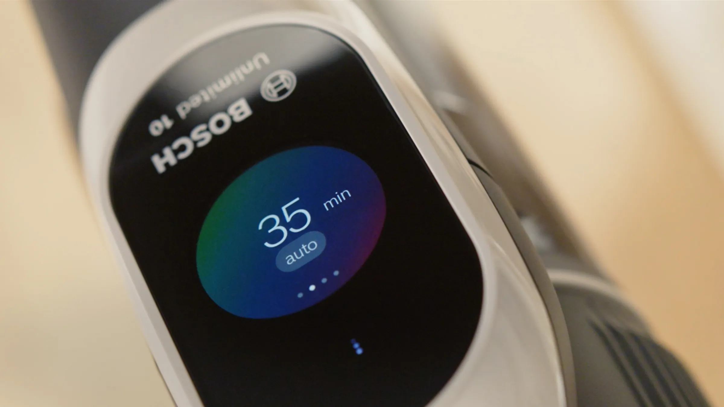 Smartwatch zaman, kalp oranı ve diğer sağlık ölçümleri gösteriyor.