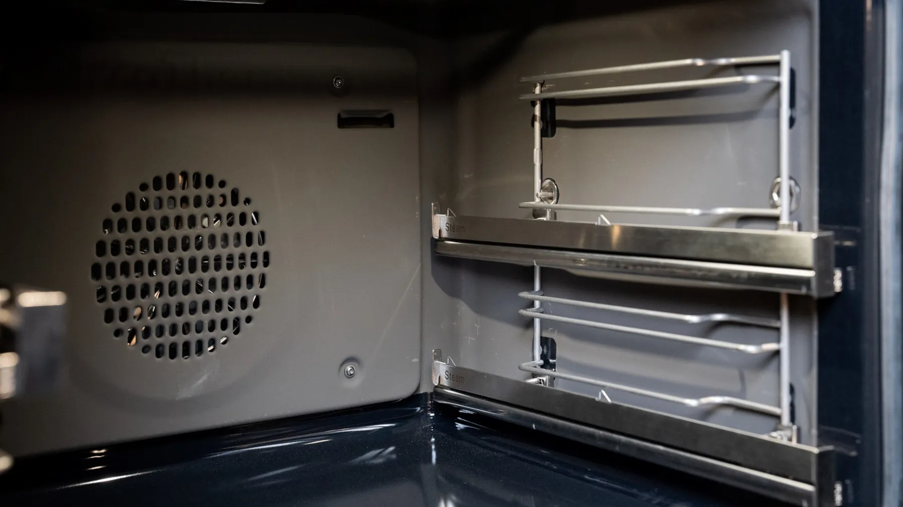 Backofen nach der Reinigungsfunktion betriebsbereit machen.