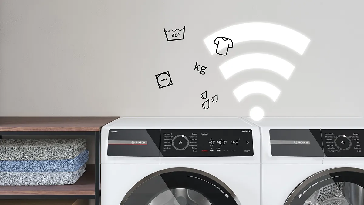 Waschmaschine mit WiFi-Icons, Handtücher auf dem Regal, minimalistische Hausausstattung.