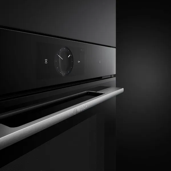Forno da incasso Bosch dal design minimalista con frontale nero in vetro, display digitale integrato e maniglia in acciaio inox.