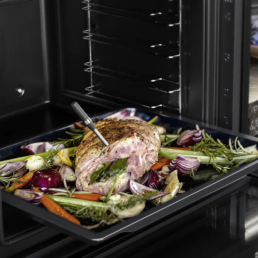 La termosonda inalámbrica Siemens ayuda a obtener el grado de cocción óptimo en un asado de carne