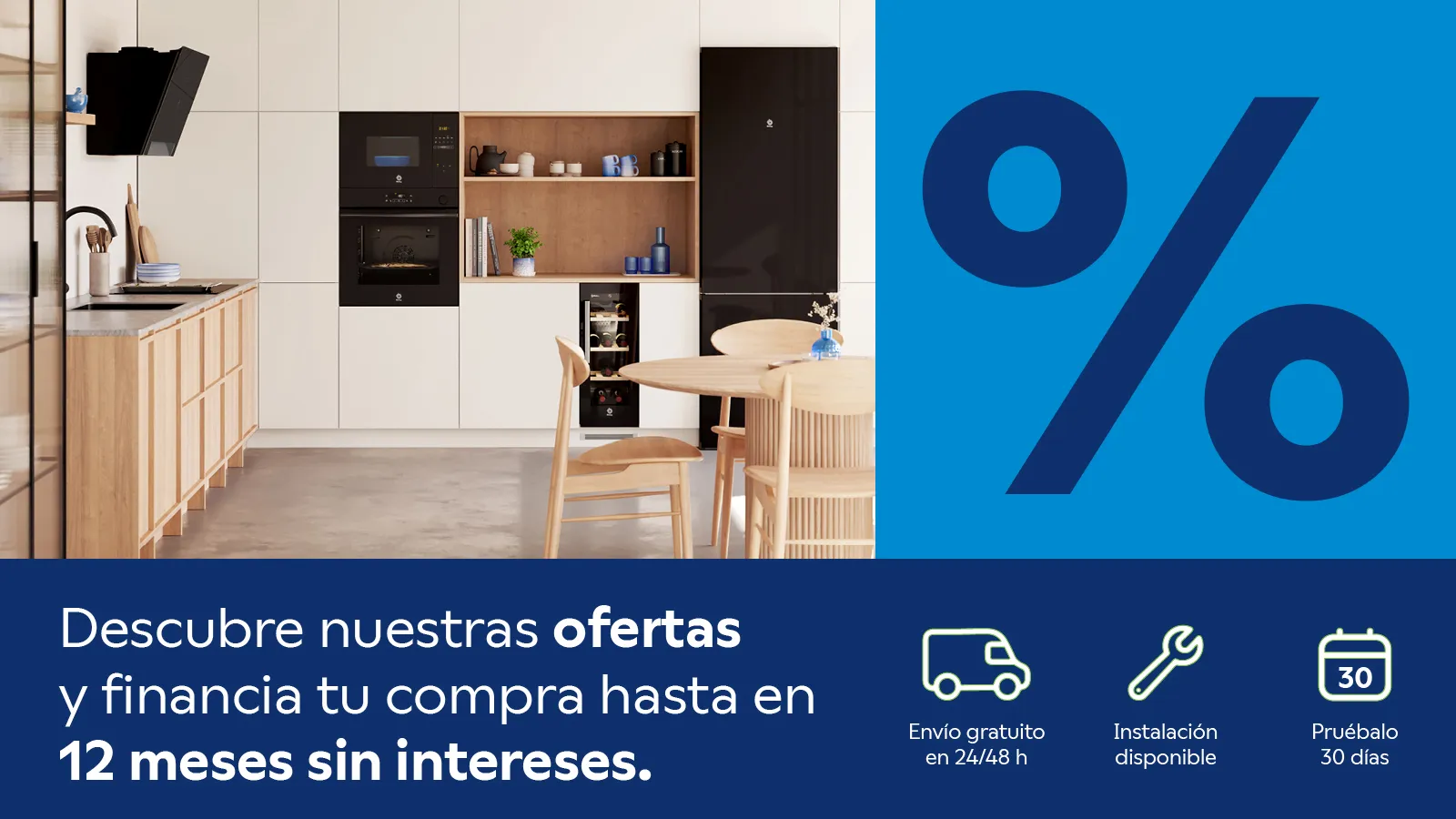 Interior de cocina moderna con gabinetes de madera, electrodomésticos y un gran cartel publicitario de porcentaje azul.