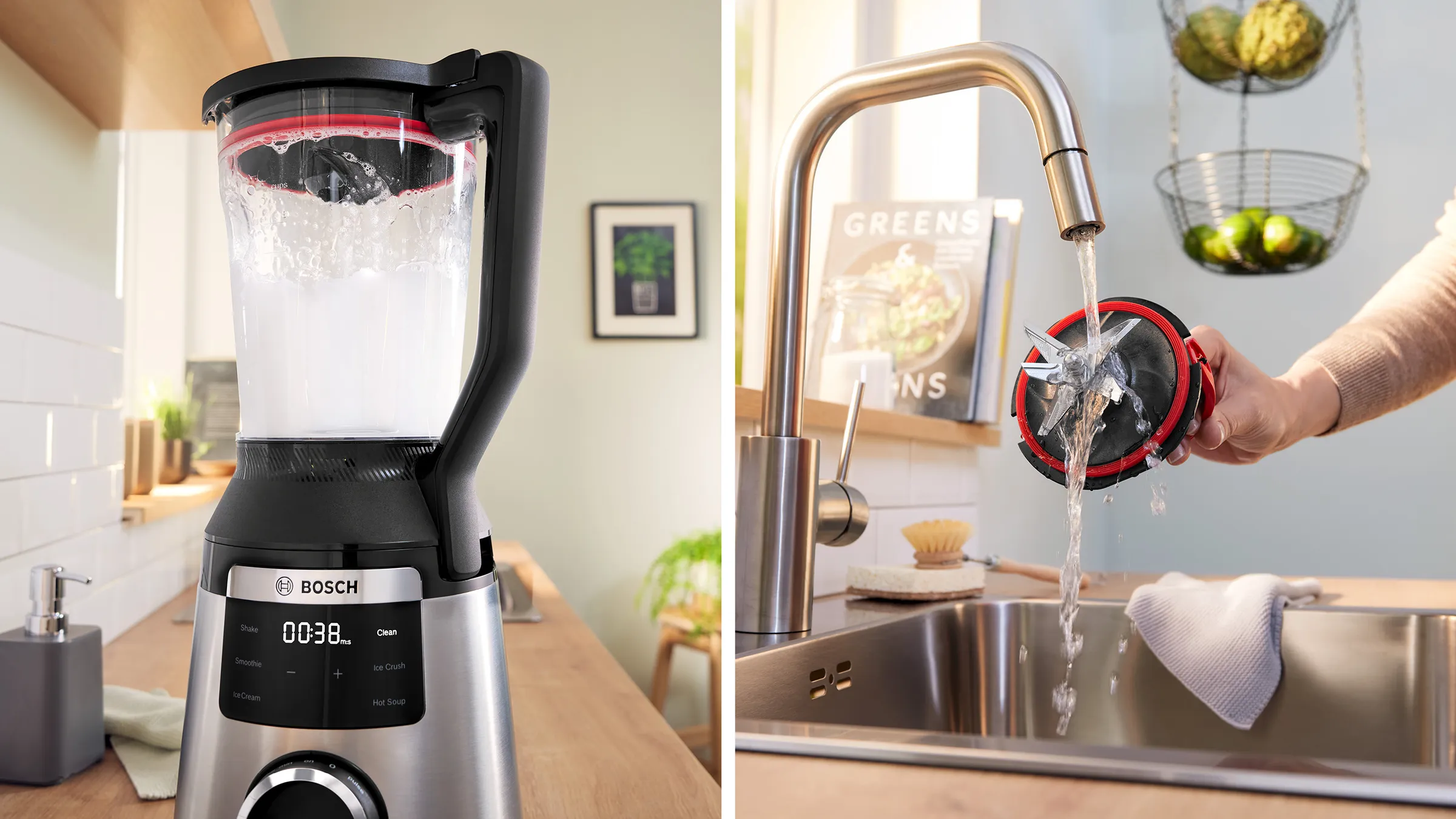 Blender plin cu apă şi detergent de vase, în timpul programului de curăţare, cuţitele blenderului clătite sub jet de apă.