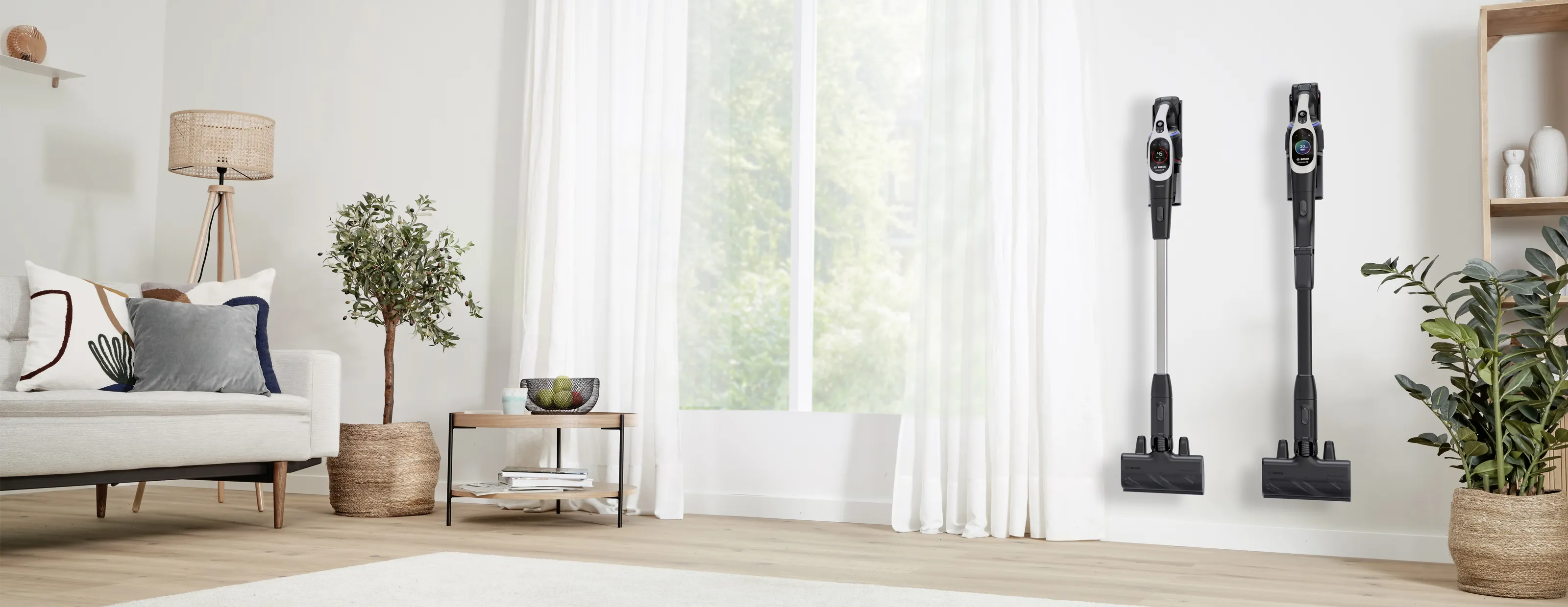 Modele Unlimited 9 i 10 zawieszone w stacji dokującej na ścianie w salonie.