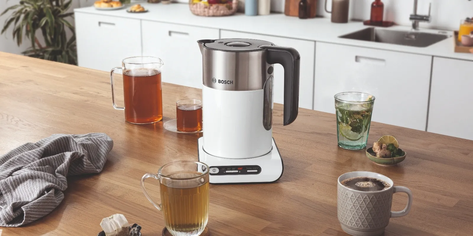 Styline kettle in white on countertop