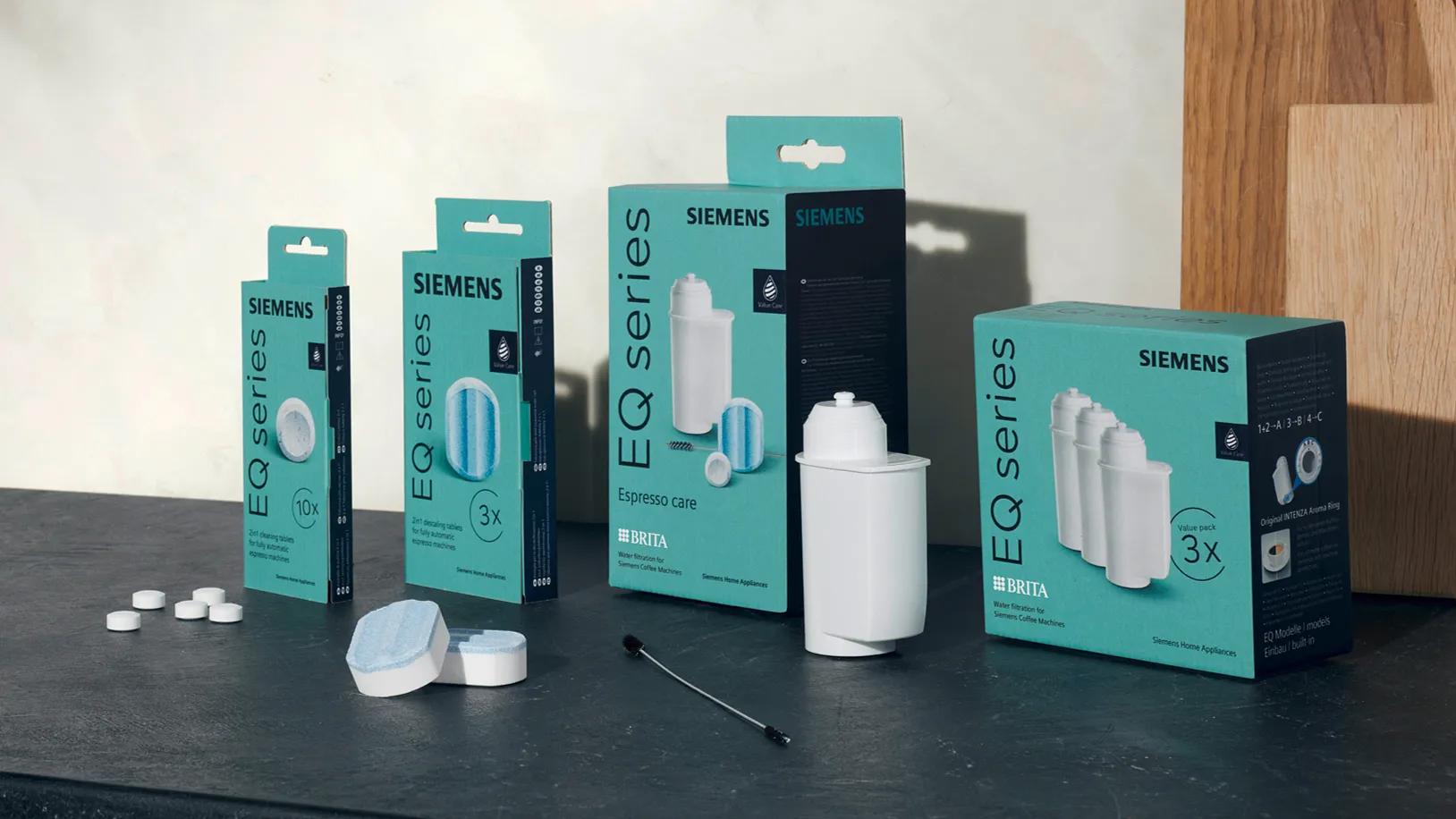 Siemens Kaffeemaschinen Zubehör steht auf einer Küchentheke