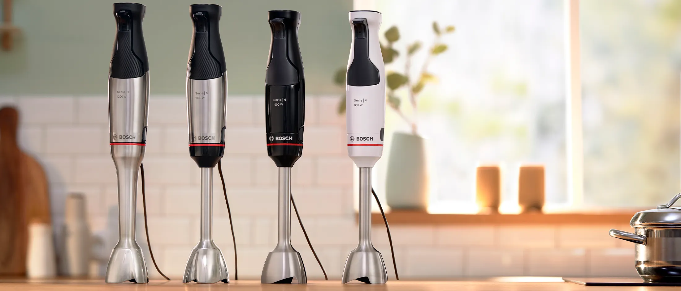 Liquidificadores de mão Bosch em diferentes designs, oferecendo desempenho poderoso, manuseio ergonômico e opções de mistura versáteis.