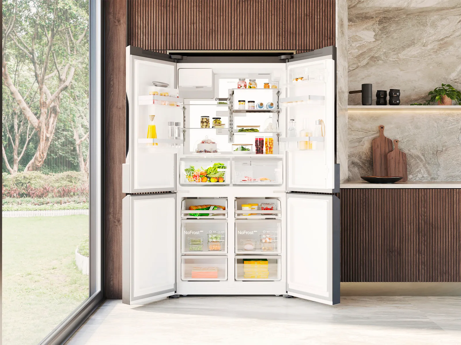 Luminosa cocina con un frigorífico multipuerta con todas sus puertas abiertas. 