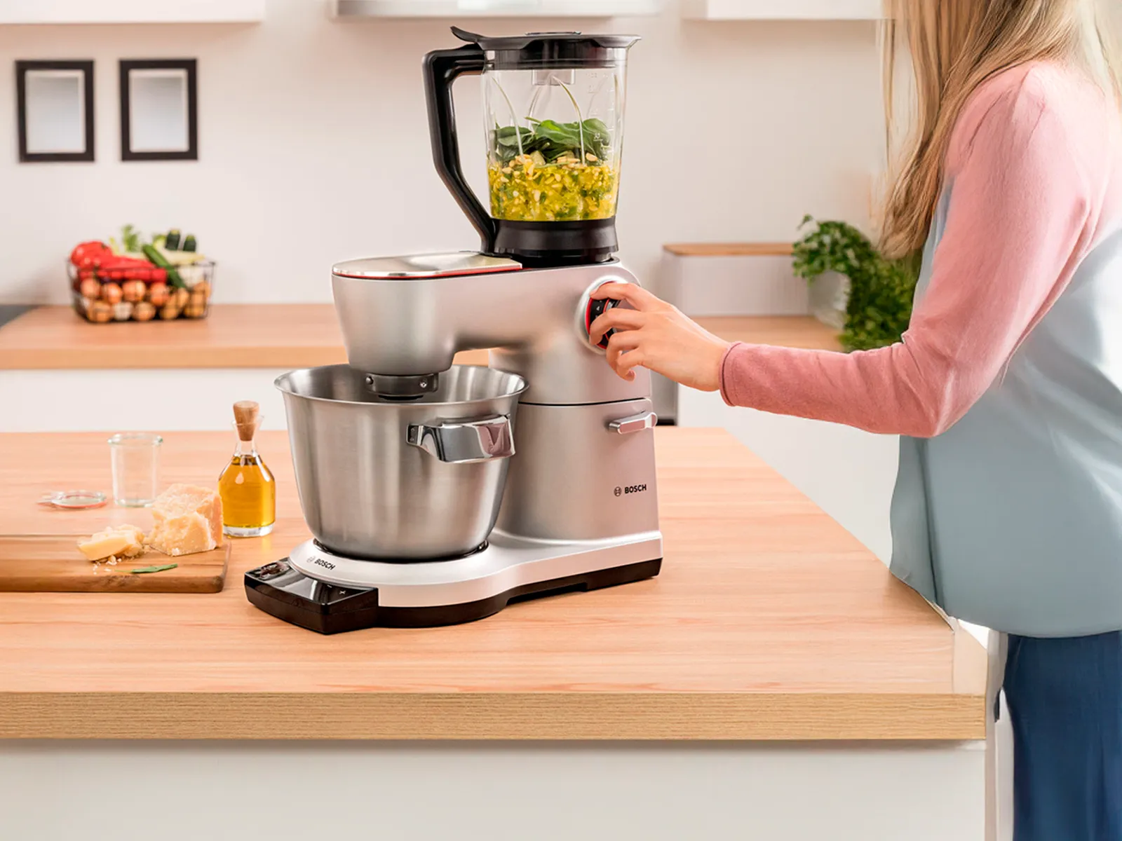 Homemade pesto with Series 8 OptiMUM glass blender attachment