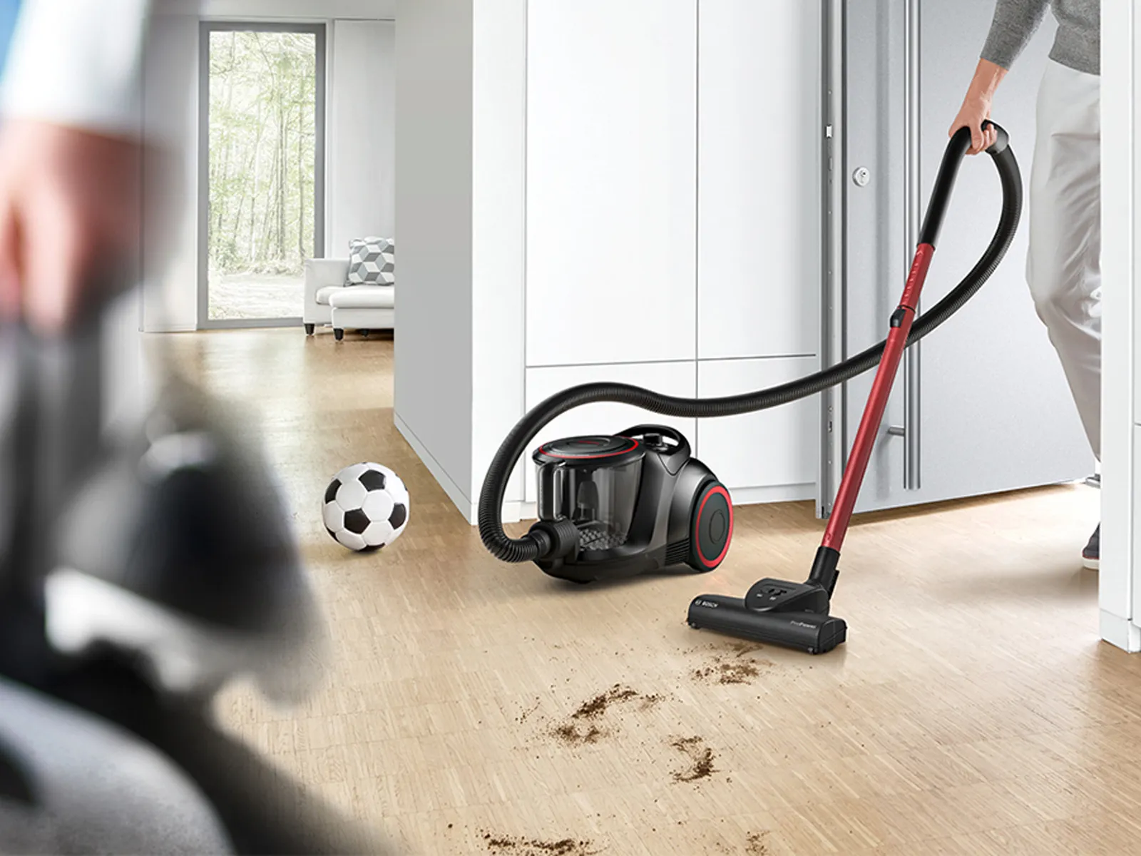 En ProPower-modell rengör effektivt golvet efter fotbollsskor.