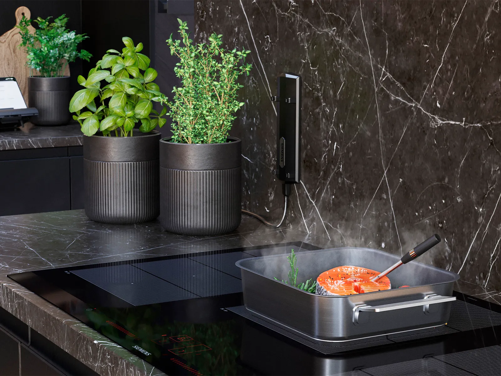 Siemens induktionskogeplade med trådløs stegesensor, der overvåger den interne temperatur af et stykke laks.