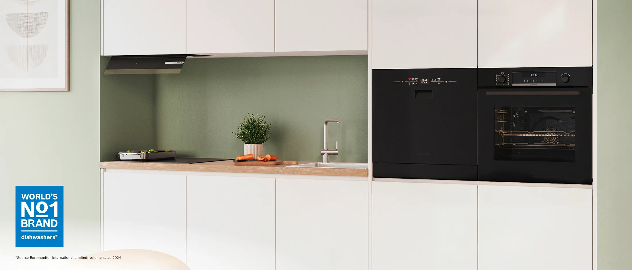 Kompakt oppvaskmaskin i et moderne kjøkken, som tilbyr kraftig ytelse og strålende rene tallerkener i et plassbesparende design.