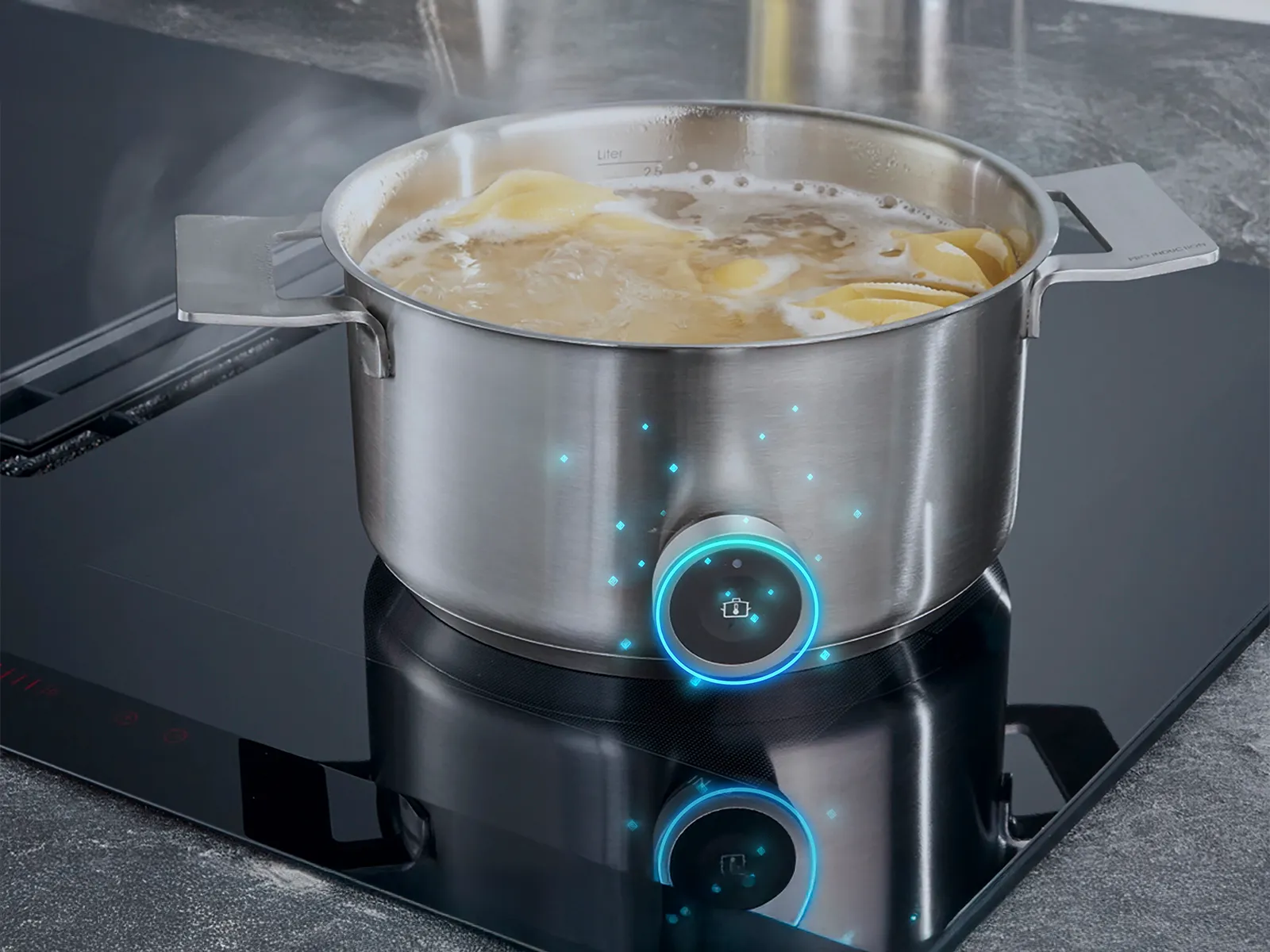 Siemens induktionskogeplade med smart madlavningssensor, der sikrer præcis temperaturkontrol til kogende vand.