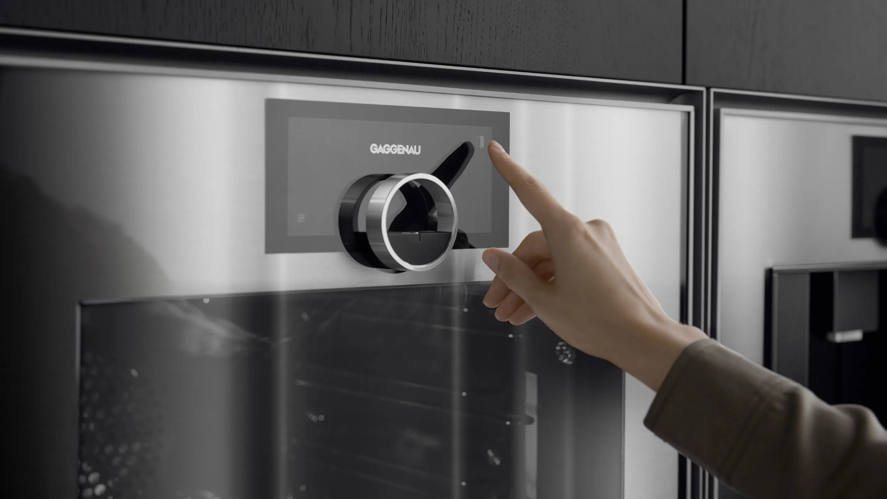 alt-Close-up of a hand interacting with the Gaggenau Expressive Series oven.