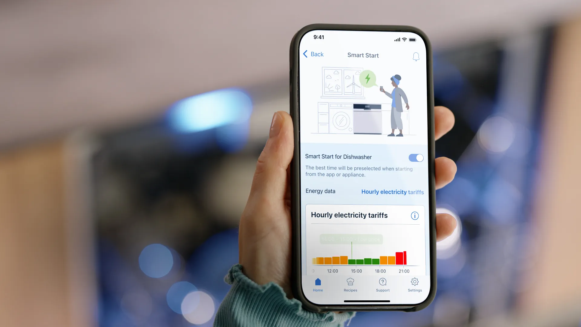 Siemens Smart Start Funktion für Geschirrspüler auf Smartphone-App, zeigt energieoptimierten Startzeitpunkt basierend auf Stromtarifen.