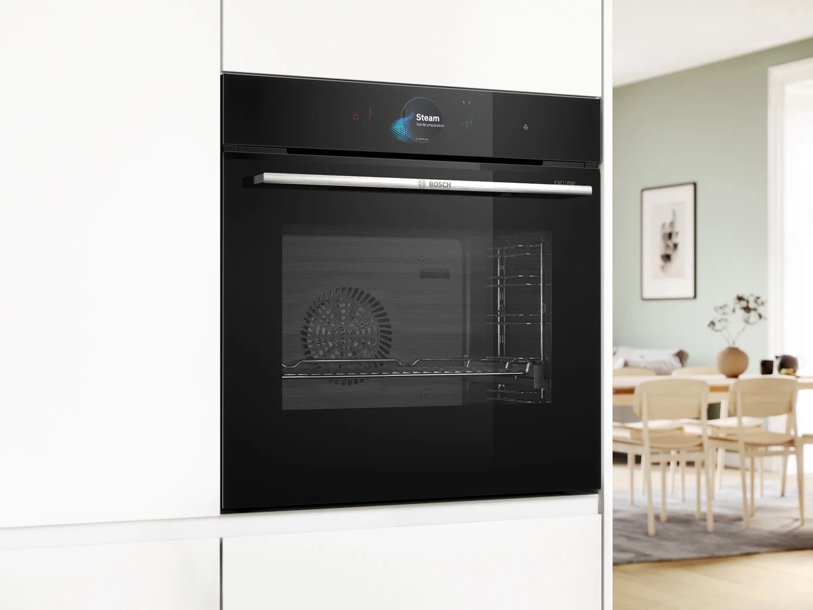 Ένας μαύρος εντοιχιζόμενος φούρνος σε λευκό ντουλάπι κουζίνας 