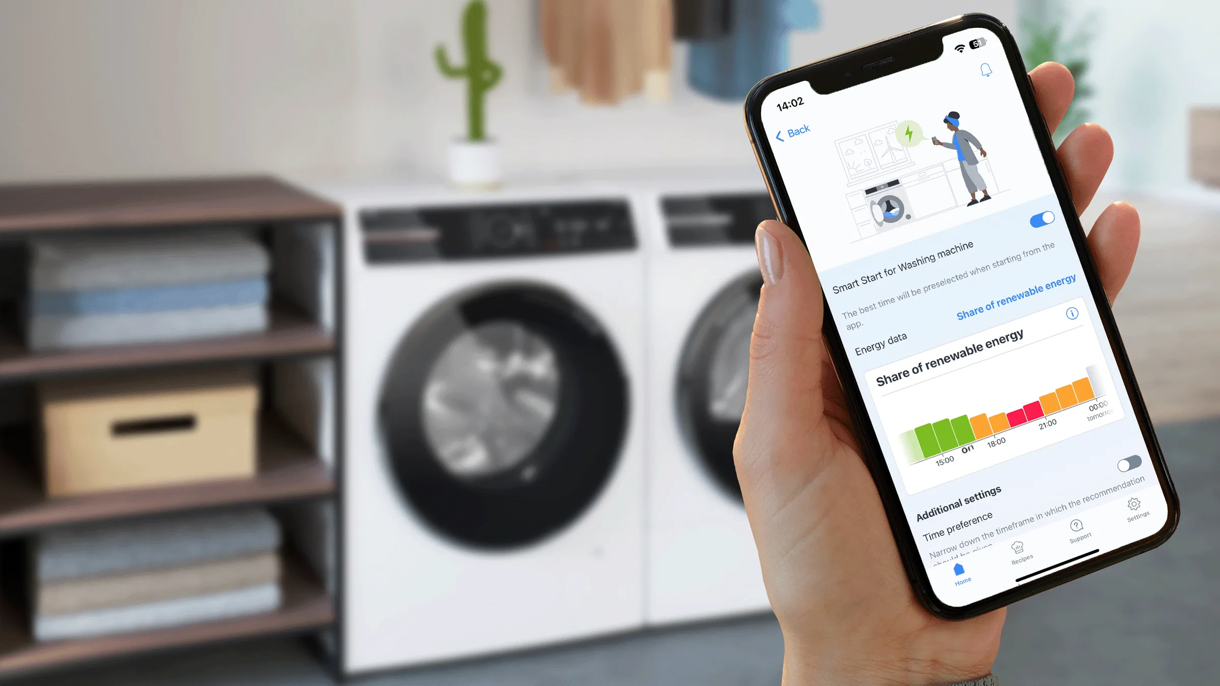Smartphone mit Home Connect App zur Steuerung von Waschmaschine und Trockner mit Solarstrom.