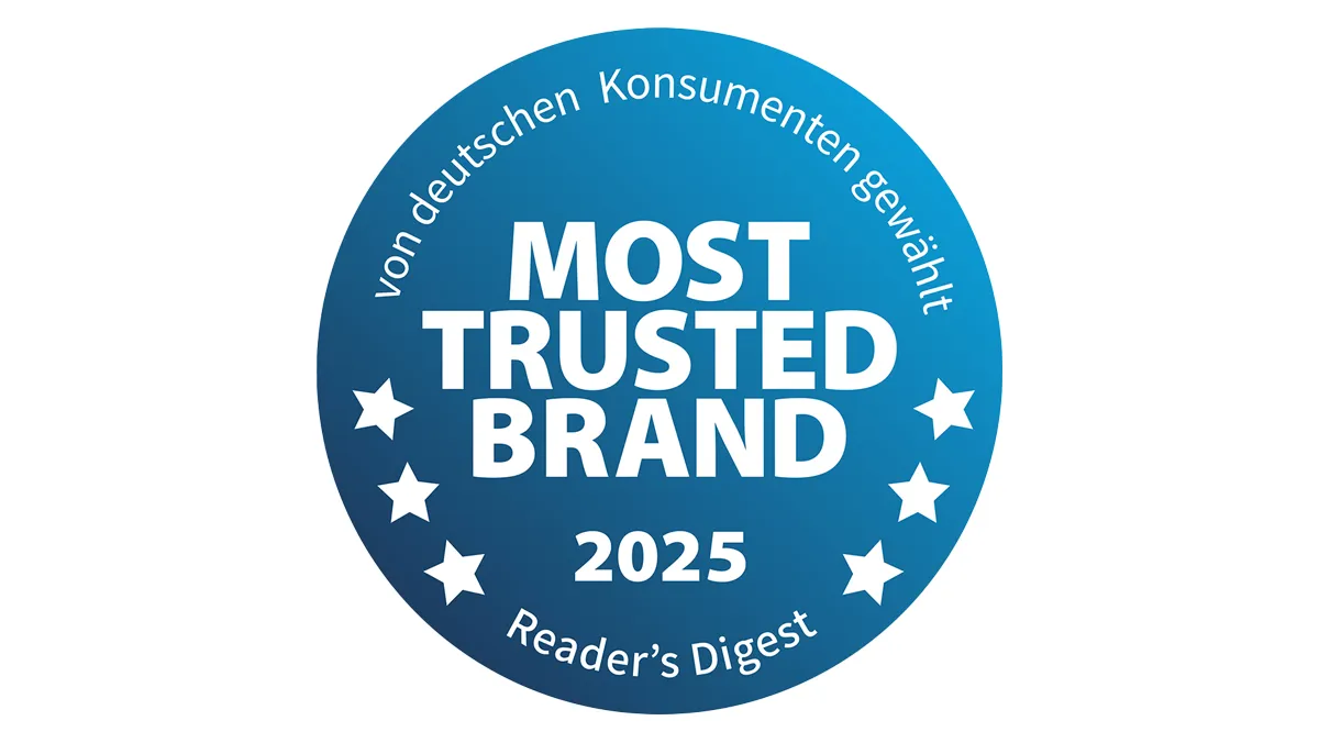 Blaue Plakette mit der Aufschrift „Most Trusted Brand 2025“, mit Sternen und dem Text „von deutschen Konsumenten gewählt“ und „Reader's Digest“.
