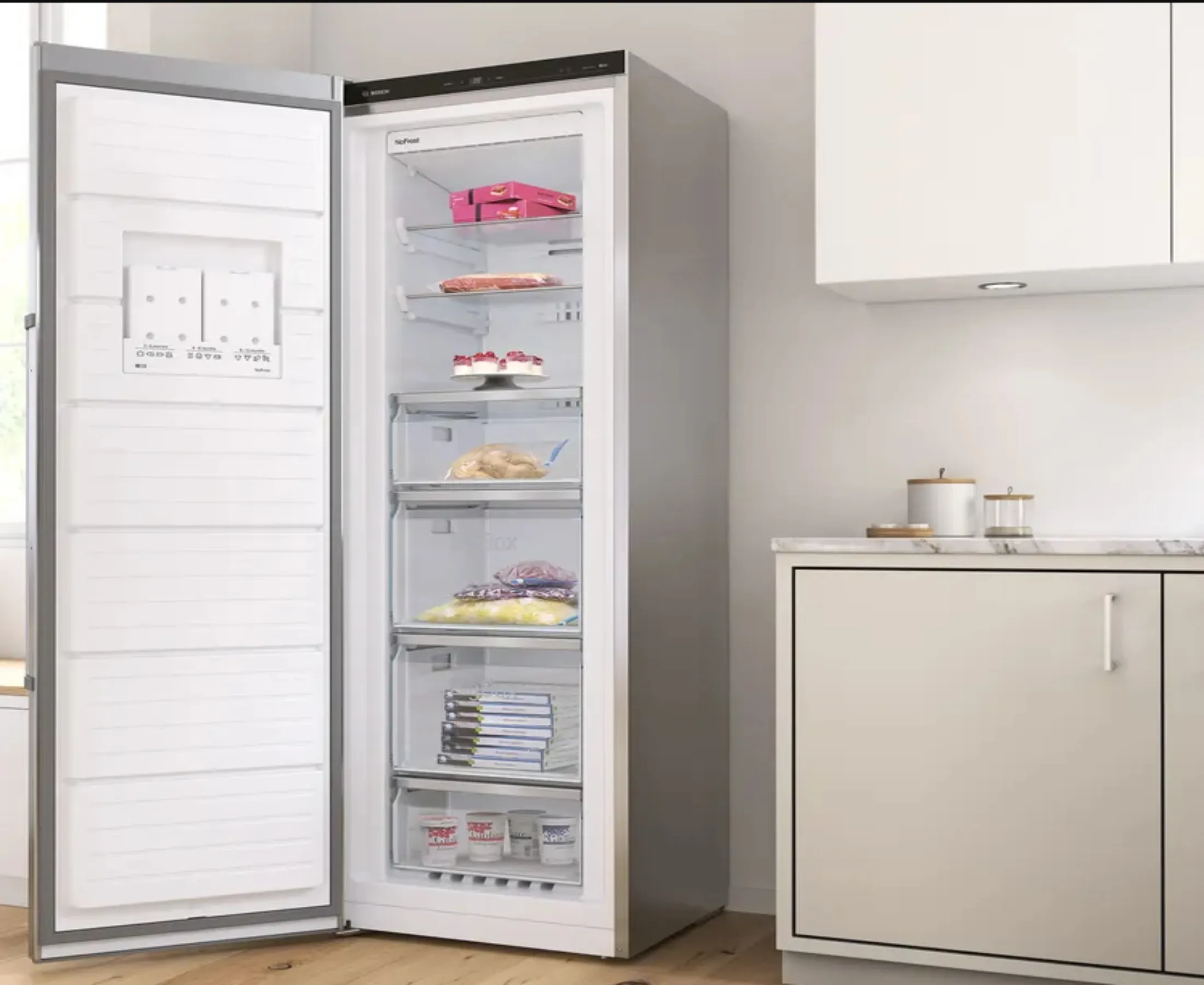 Free standing fridge freezer