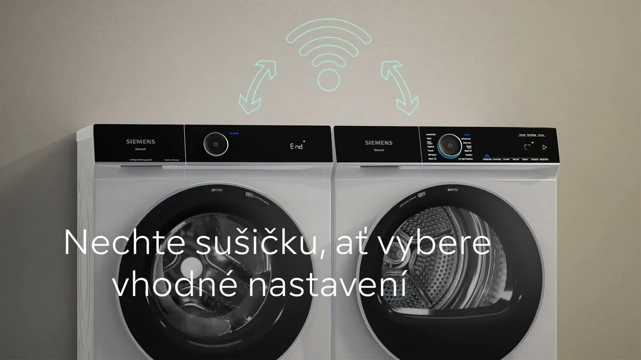 Chytrá pračka a sušička Siemens s Wi-Fi, uživatelsky přívětivým rozhraním a českým textem o automatickém výběru nastavení.