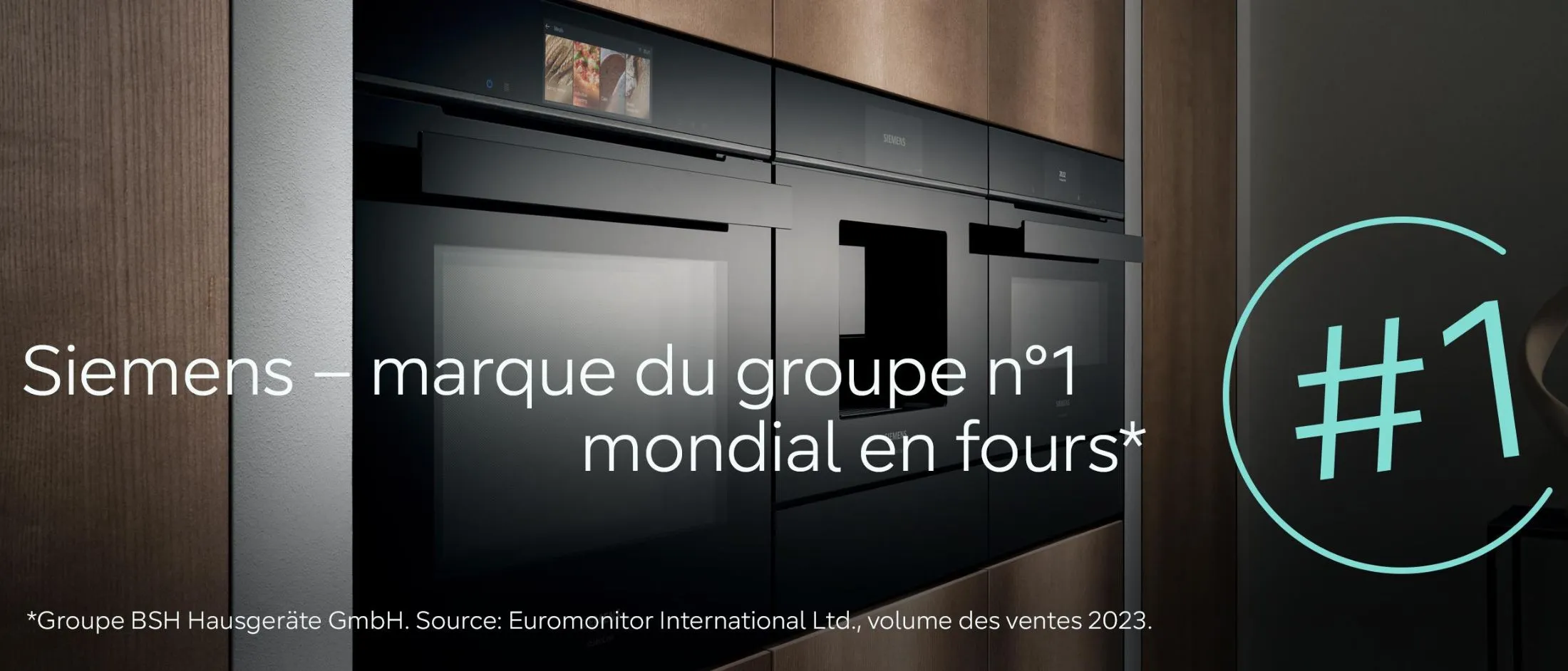 Un four Siemens élégant intégré dans un meuble en bois, avec un texte mettant en avant Siemens comme la marque numéro un 