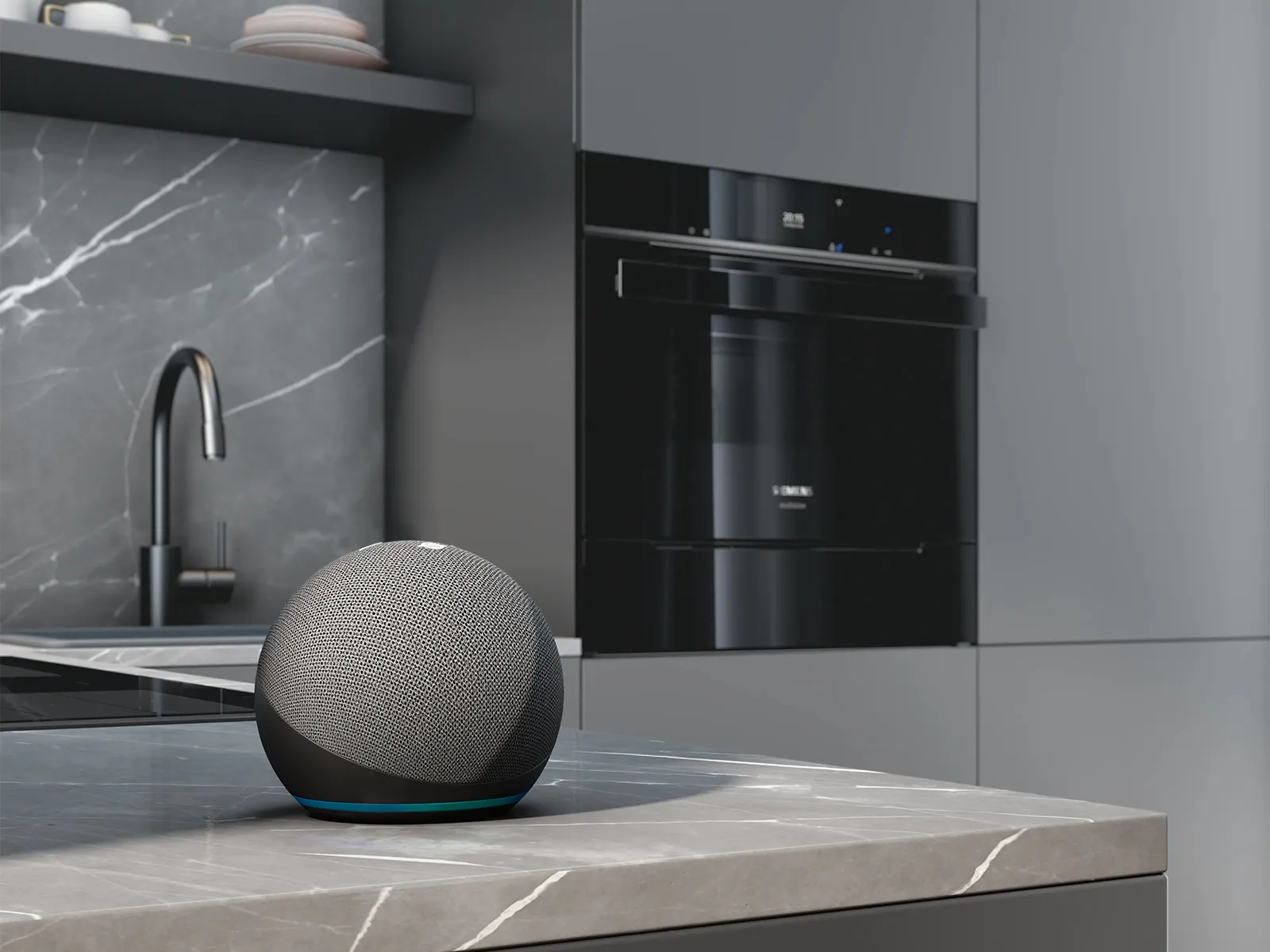 Altoparlante intelligente con design in tessuto su un piano cucina moderno.