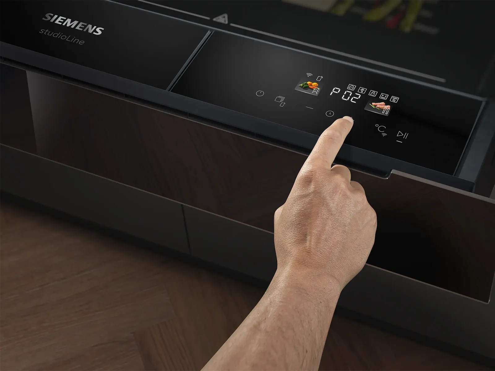 Regolazione manuale delle impostazioni su un pannello di controllo Siemens studioLine con display digitale e icone.