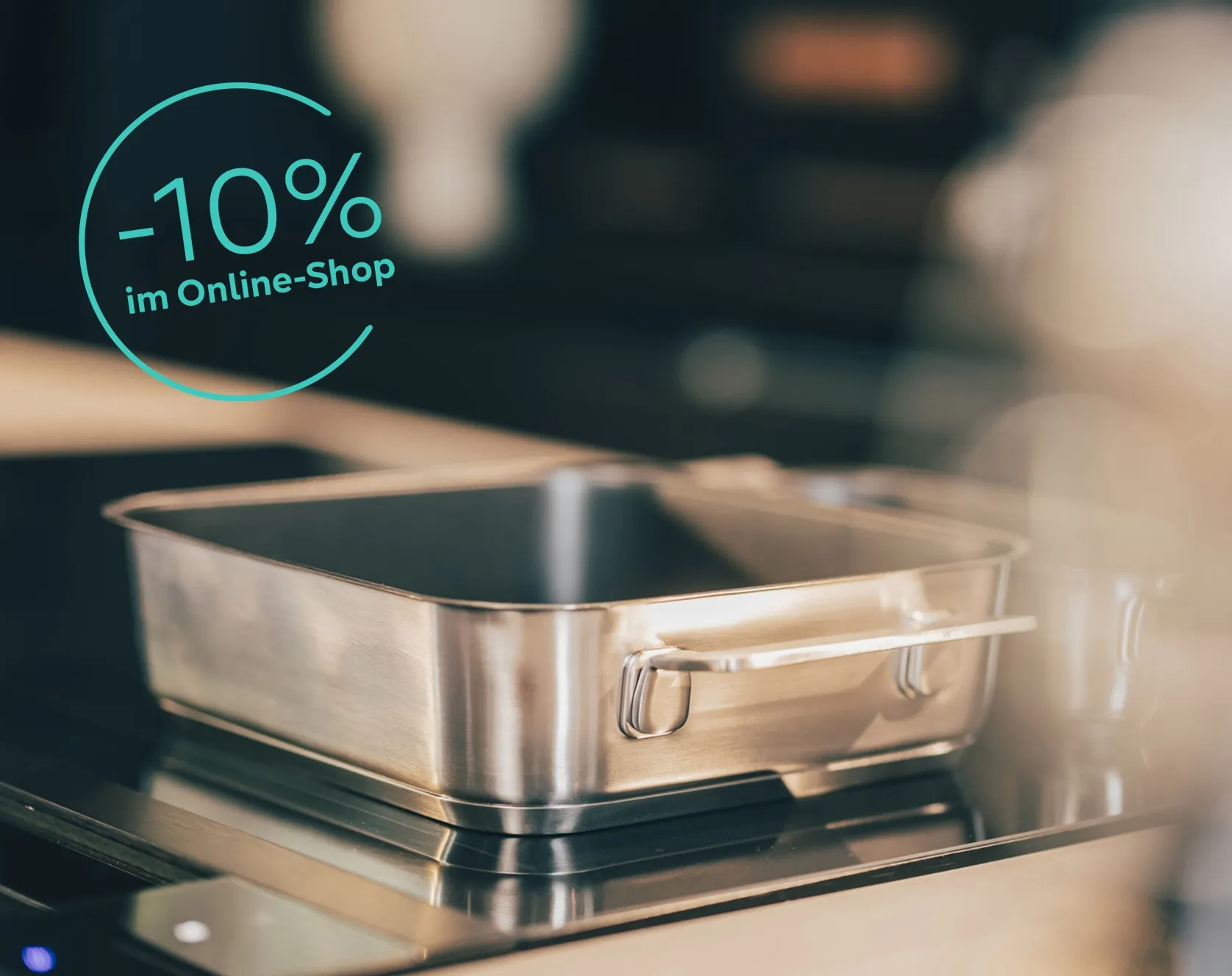 Rostiera in acciaio inox su un moderno piano cottura a induzione. -10% nello shop online