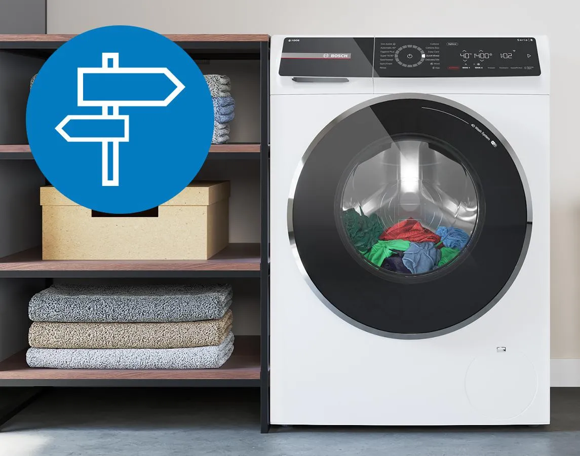 pralnia z pralką i koszem na pranie