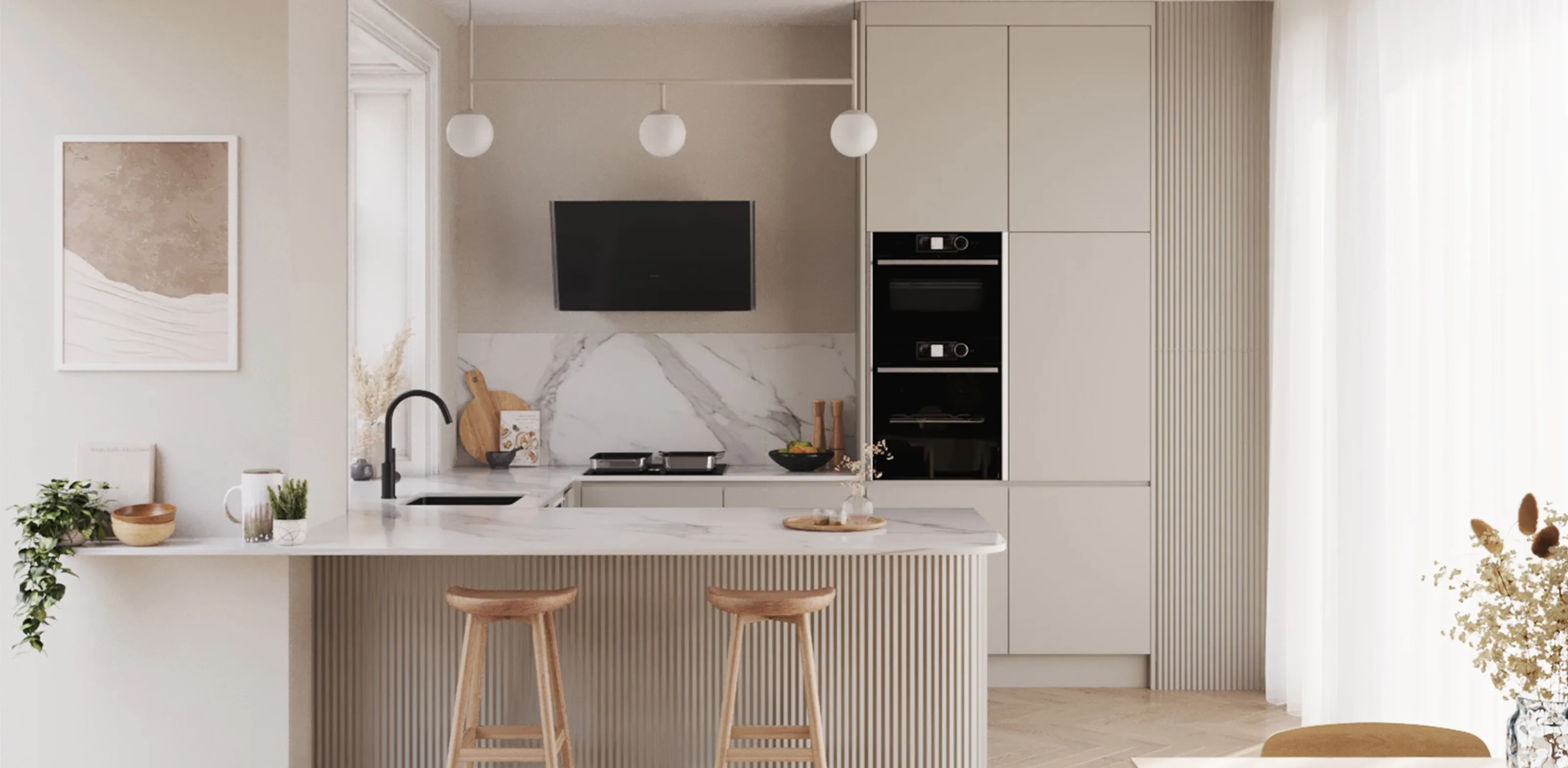 Moderne lichte keuken met eiland, twee krukken en ingebouwde apparatuur.