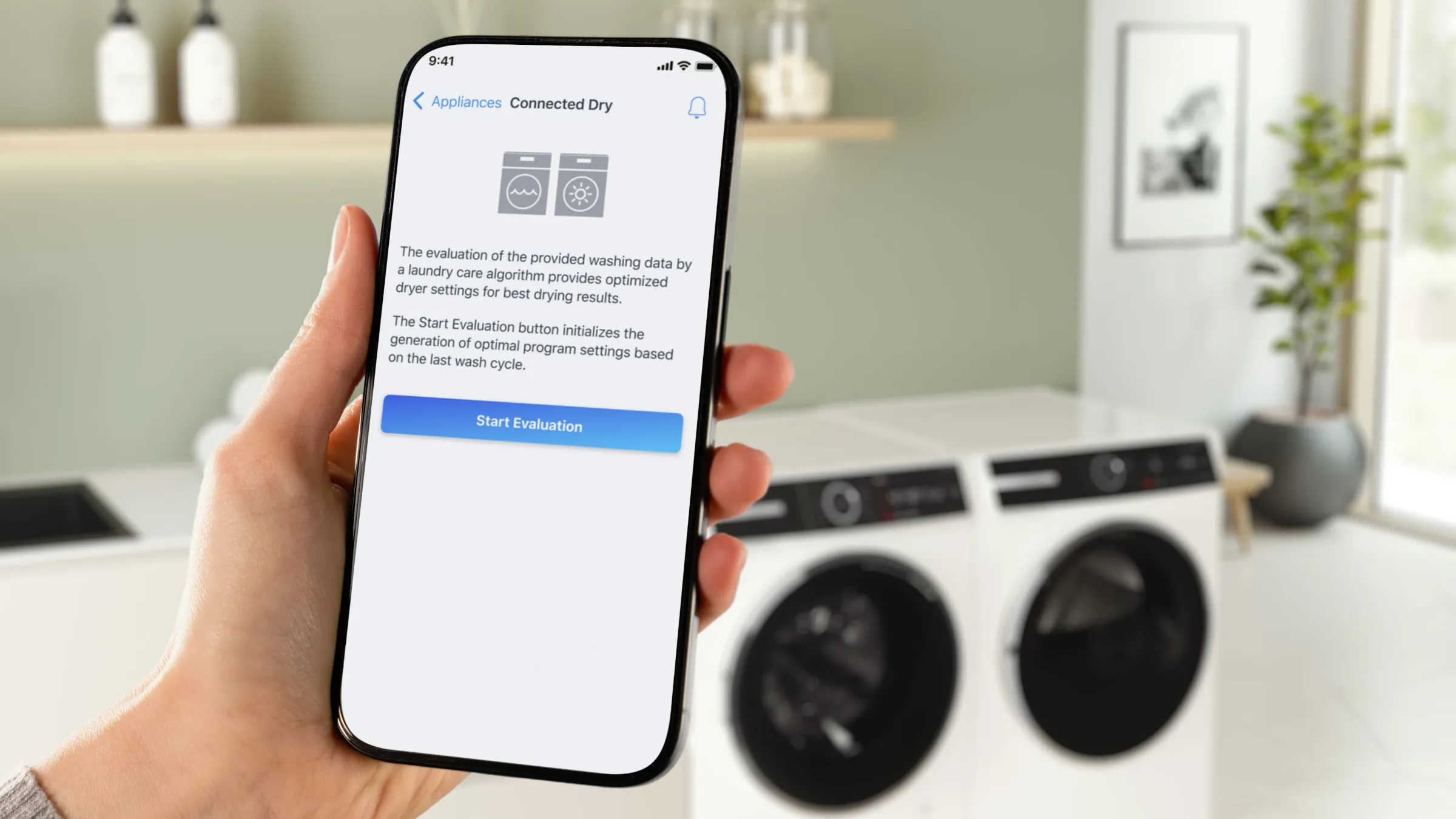 Smartphone mit Bosch Home Connect App zur intelligenten Abstimmung von Waschmaschine und Trockner.