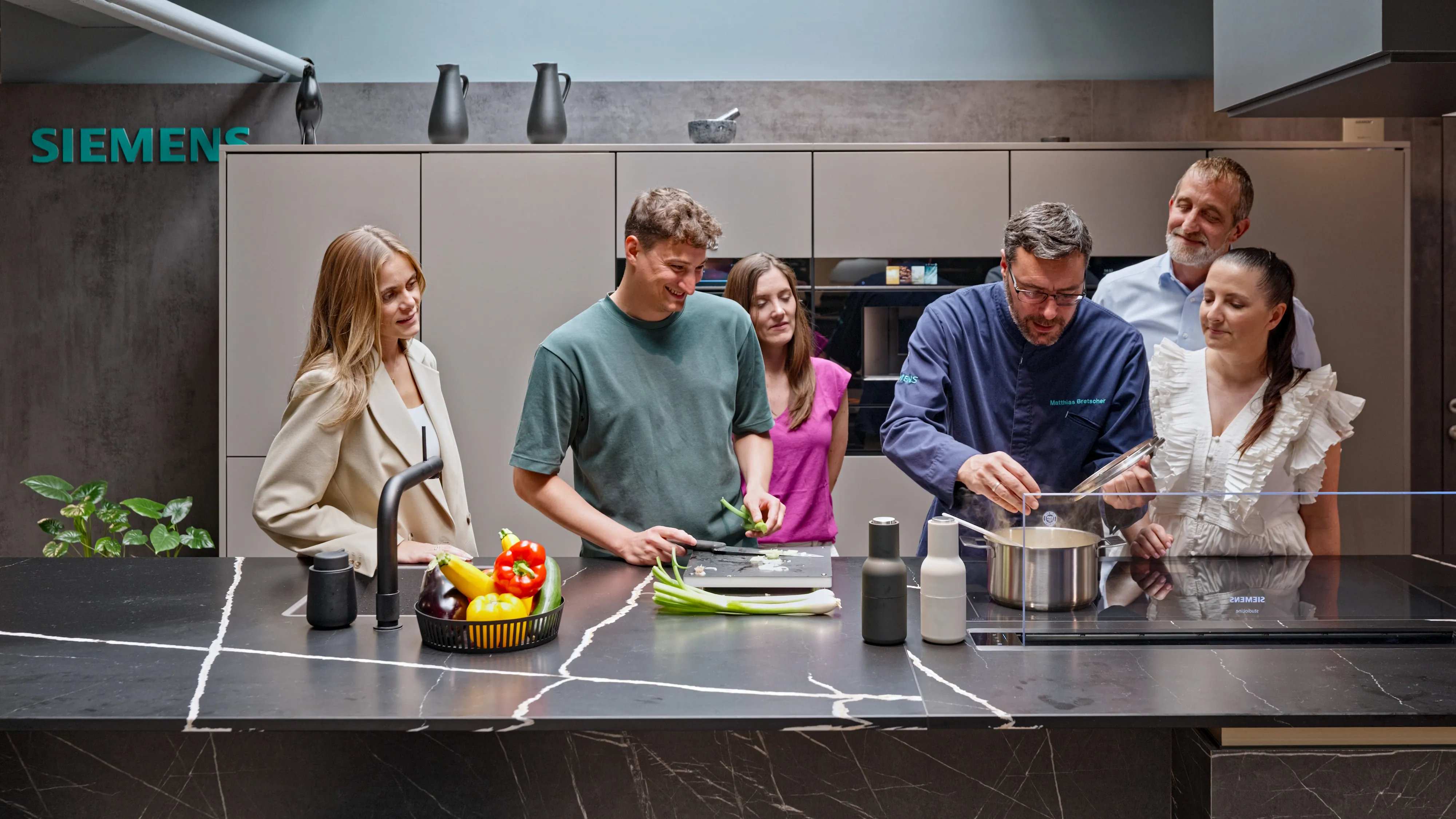 Erlebe innovative Siemens Hausgeräte in unseren Showrooms und lass dich von der vielfältigen Auswahl inspirieren.