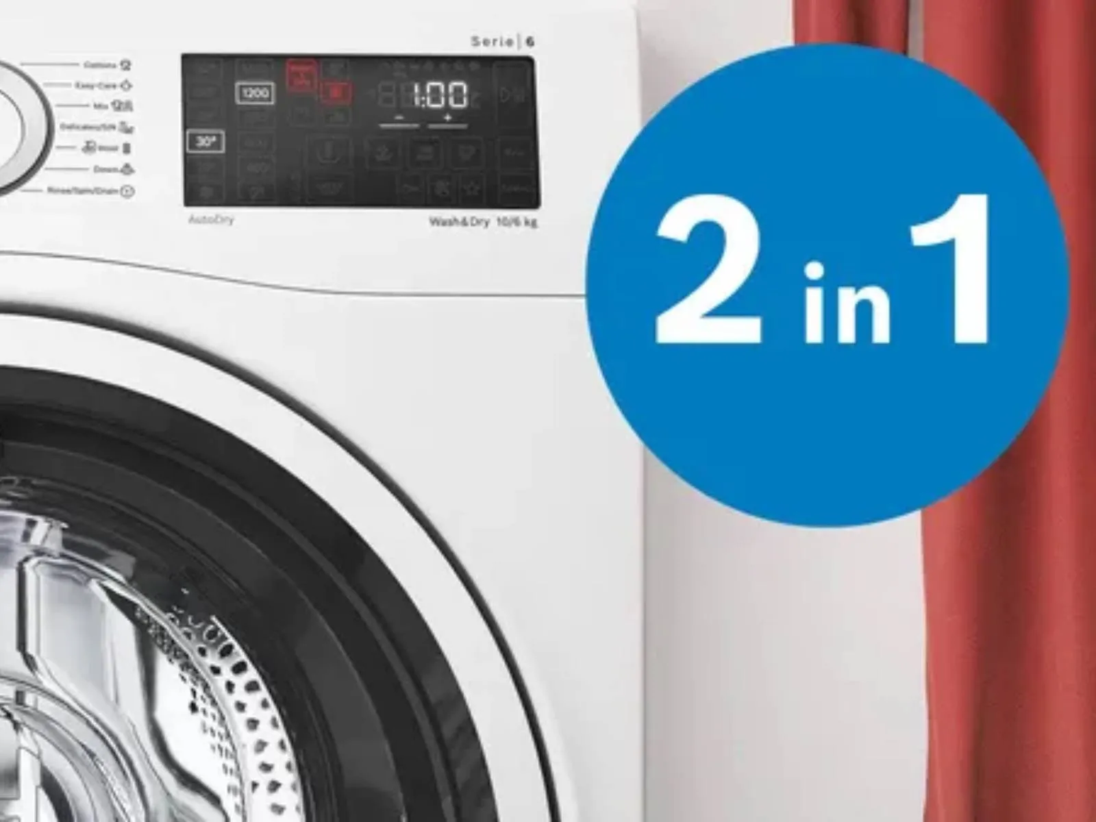 Asciugamani piegati dello stesso colore dell'etichetta energetica impilati sopra una lavatrice-asciugatrice.