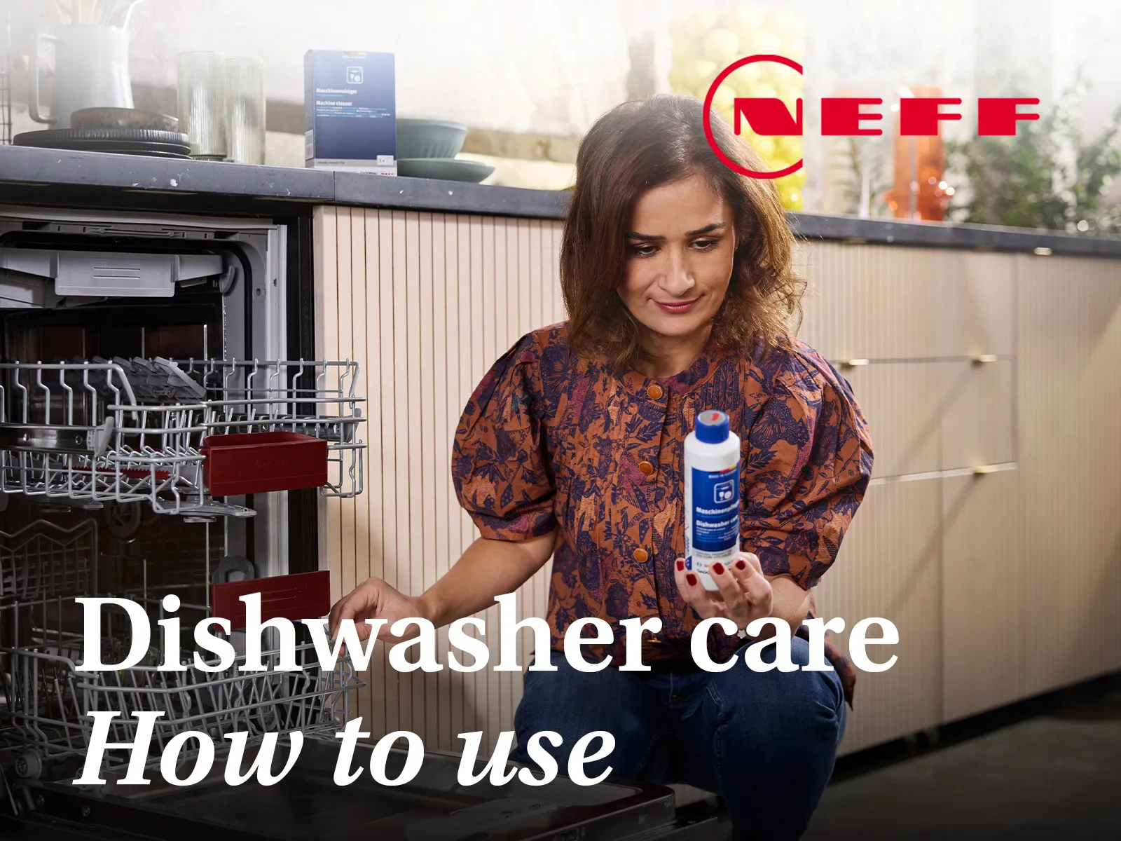 Vidéo montrant comment utiliser le produit d'entretien pour lave-vaisselle dans un lave-vaisselle Neff.