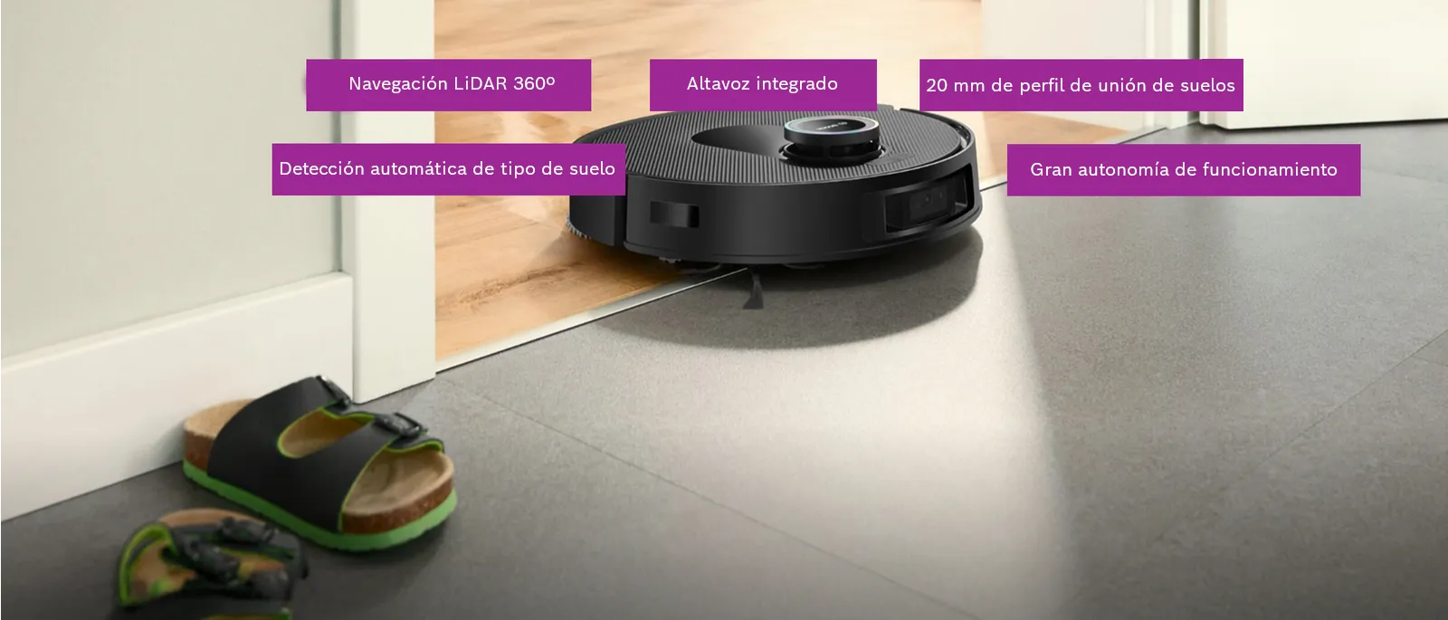 Spotless en el umbral entre dos habitaciones con diferentes tipos de suelo, con anotaciones sobre las distintas características.