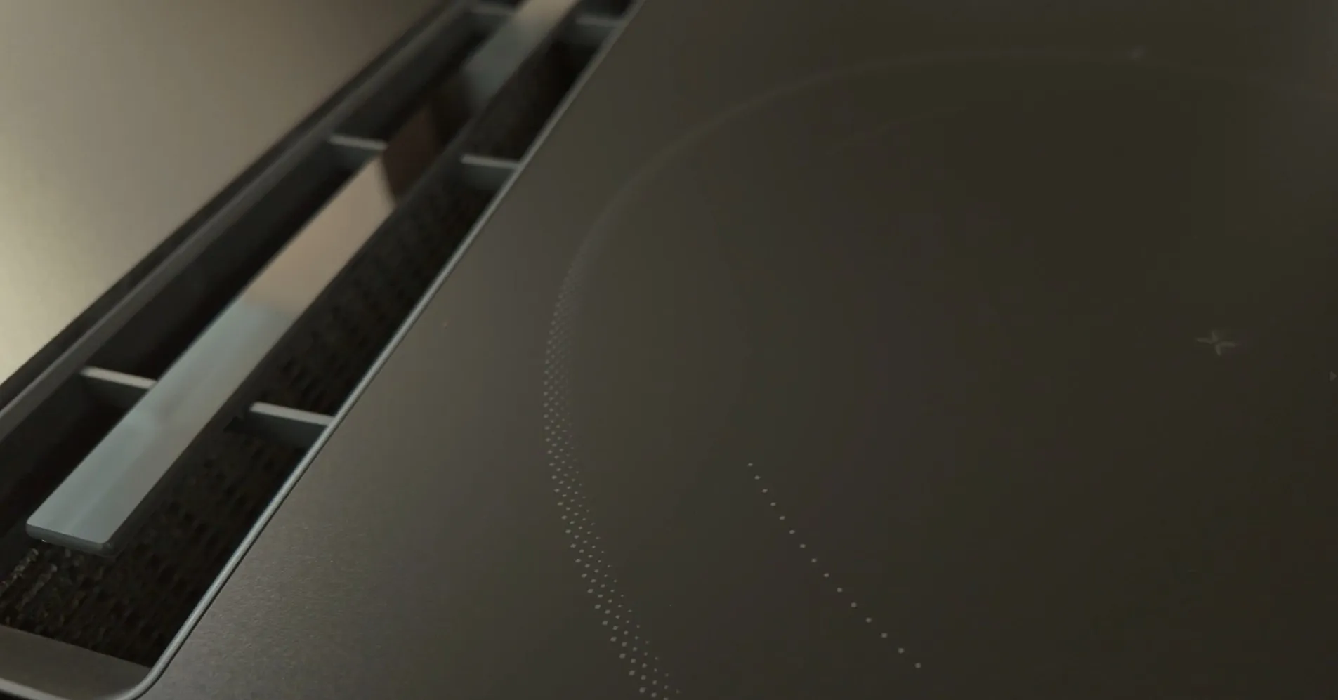 Detalle placa negra con extractor integrado
