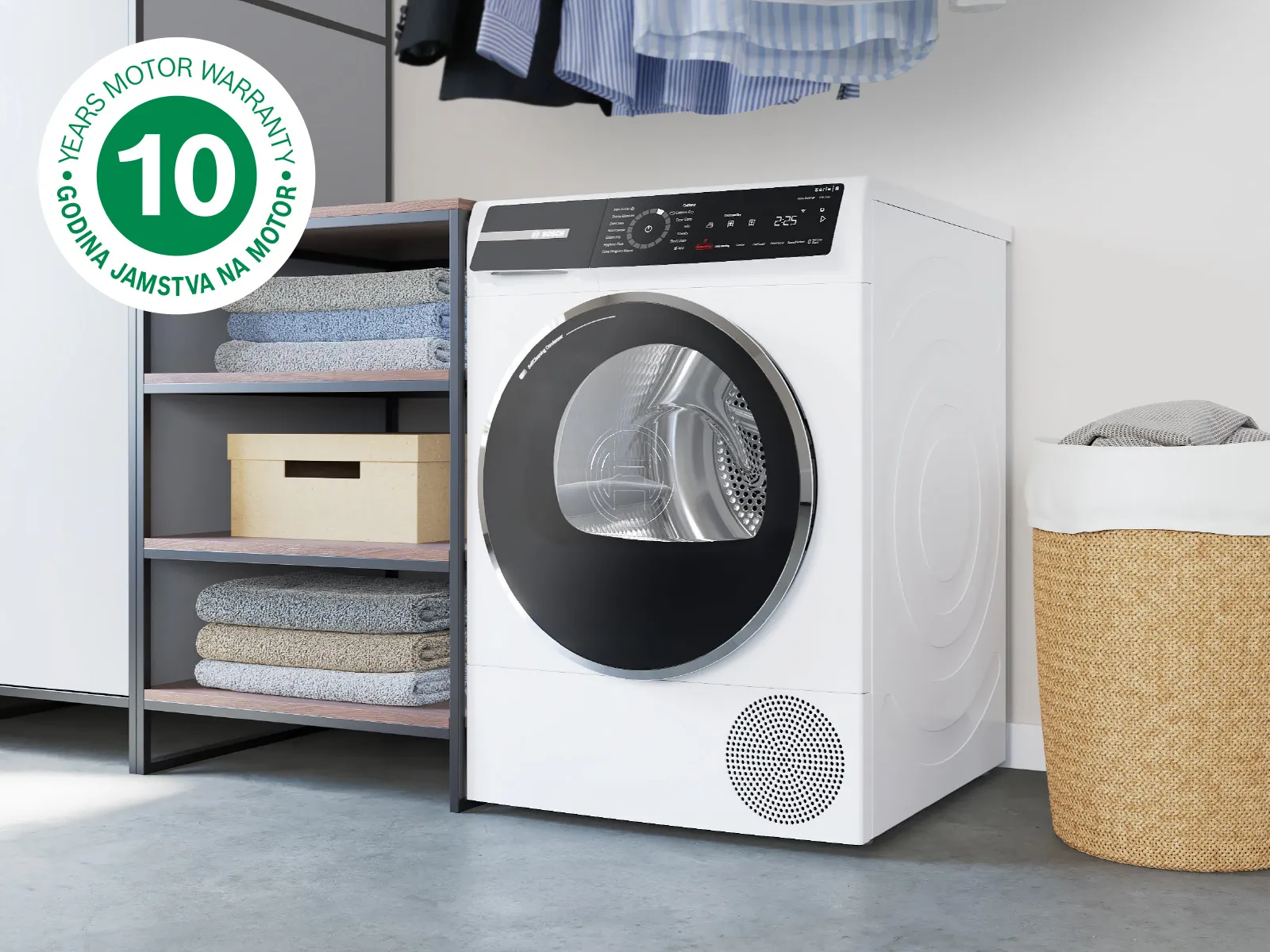 Prikaz Bosch perilice rublja u kupaonici s oznakom 10-godišnjeg jamstva na motor.