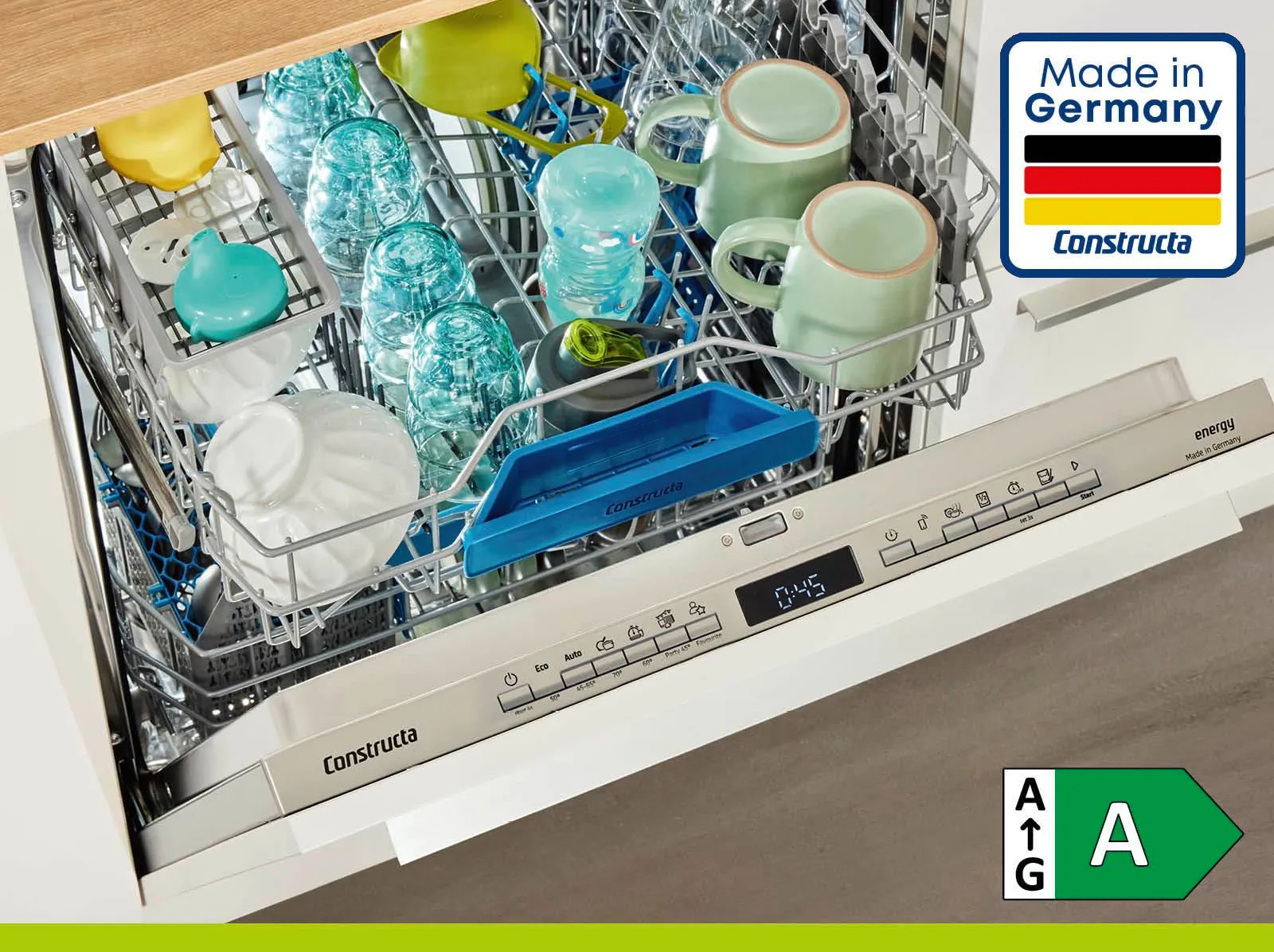 Constructa Geschirrspüler mit geöffneter Tür, gefüllt mit Geschirr. Energieeffizienzklasse A.
