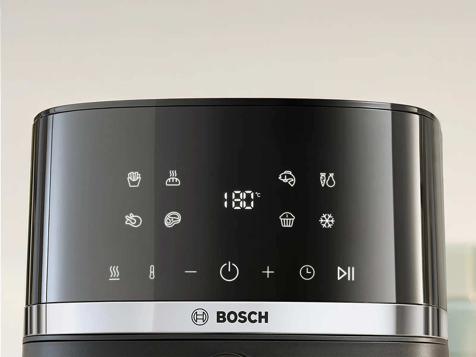 Bosch Hava Fritözünün asan istifadə olunan toxunma ekranında 7 əvvəlcədən təyin edilmiş proqram.