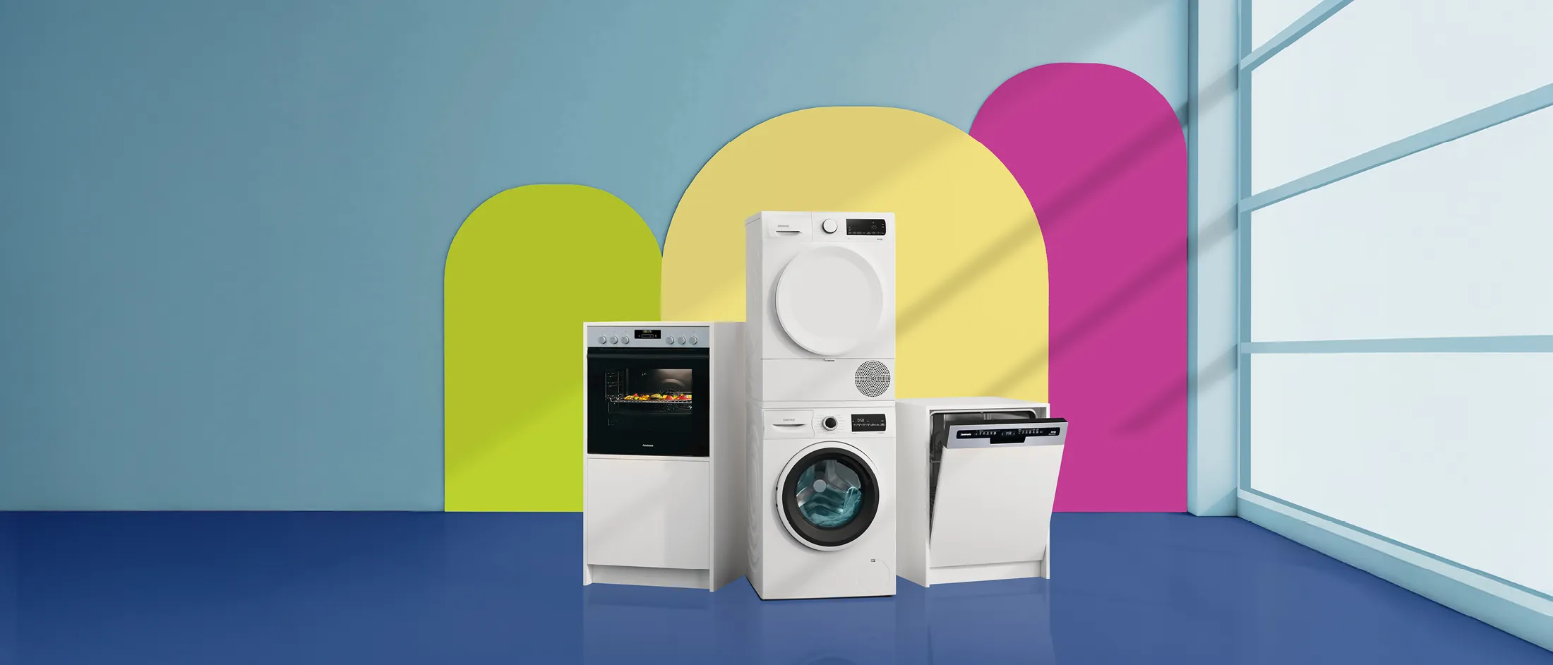 Eine moderne Küchenausstellung mit einer Waschmaschine, einem Trockner, einem Ofen und einem Geschirrspüler vor bunten Wandbögen, die einen Rabatt von 50 € bewirbt.