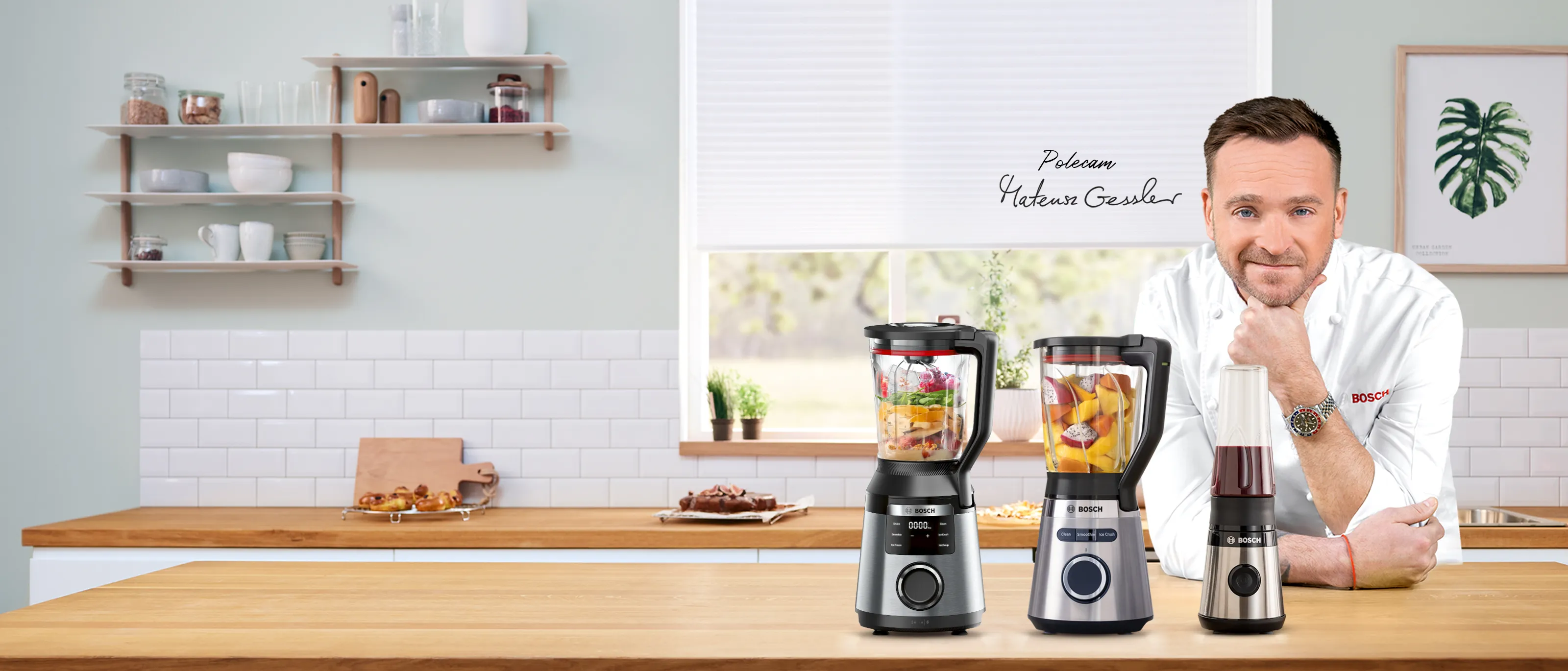 Rząd blenderów Bosch w różnych rozmiarach, idealnych do smoothie, zup i innych potraw, wyeksponowanych w nowoczesnej kuchni.