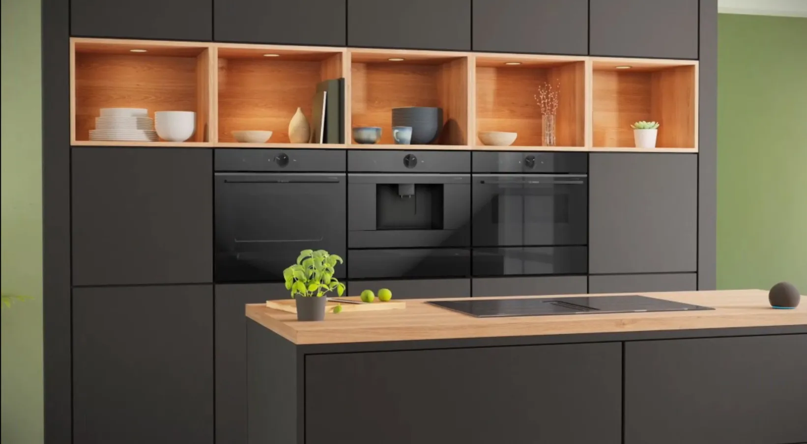 Moderne anthrazitfarbene Einbauküche mit Bosch Einbaugeräten der Serie 8 in einer Reihe und warmen Holzakzenten.