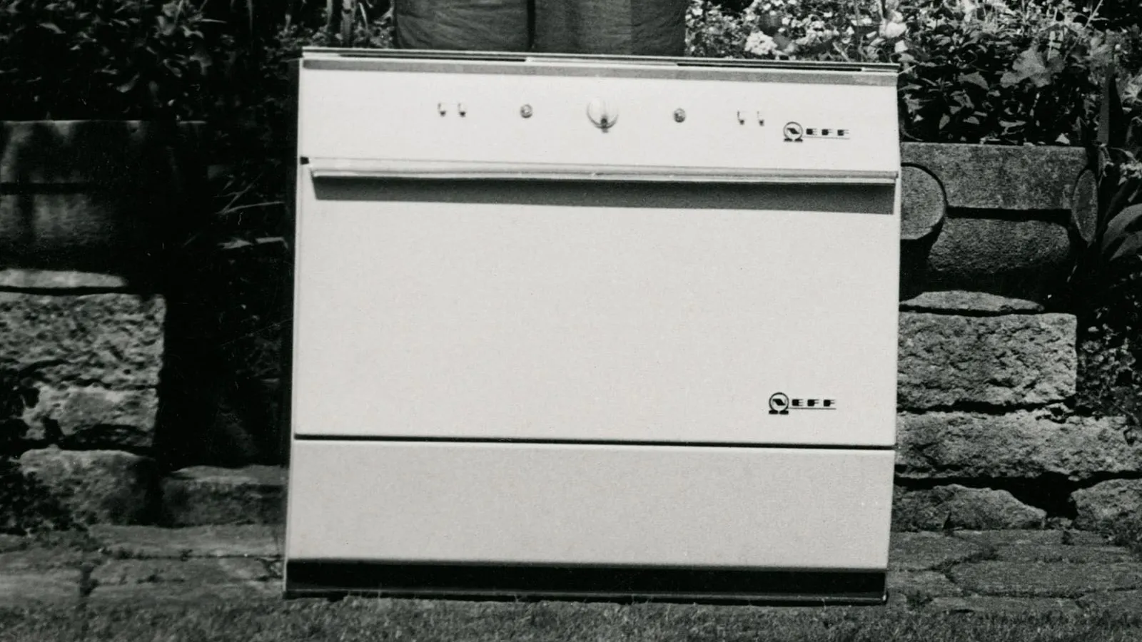 Old black and white NEFF appliance