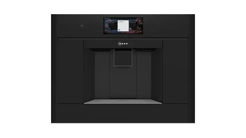 Foto frontale di un’elegante macchina da caffè da incasso NEFF grigio scuro, con un ampio display touchscreen digitale.