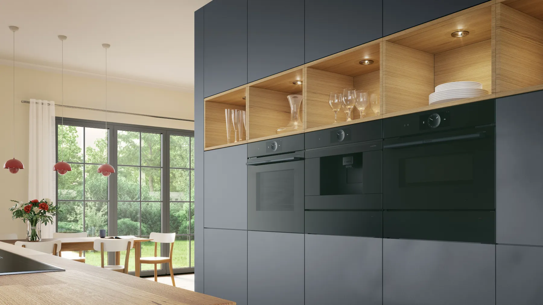 Moderne, dunkelgraue Küchenzeile mit eingebauten Bosch-Elektrogeräten wie Backofen und Kaffeevollautomat unter beleuchteten Holzregalen. Im Hintergrund ein heller Essbereich mit Blick in den Garten.