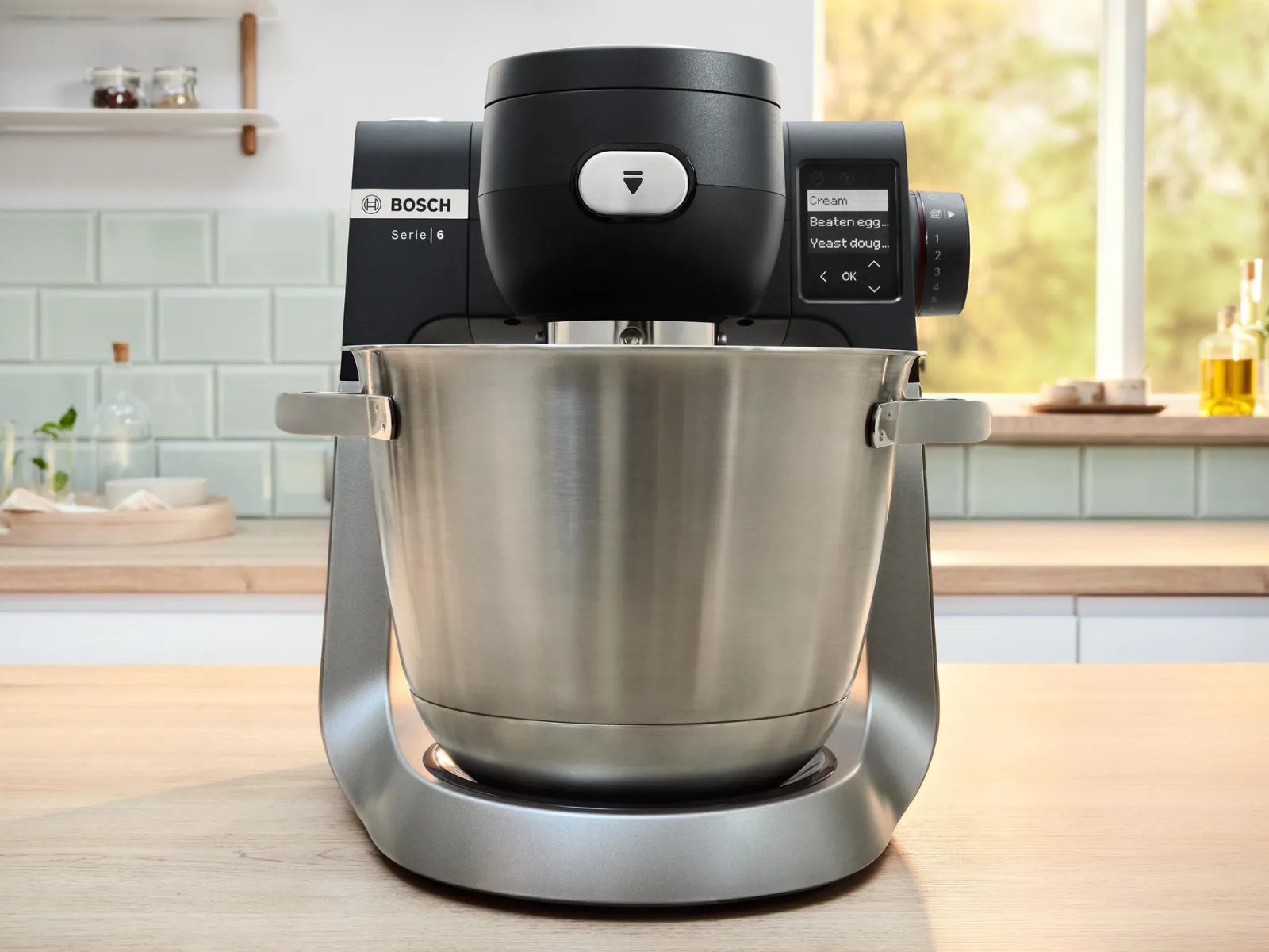 Robot de cocina Bosch Serie 6: potente, versátil, diseño moderno, perfecto para todas las cocinas.