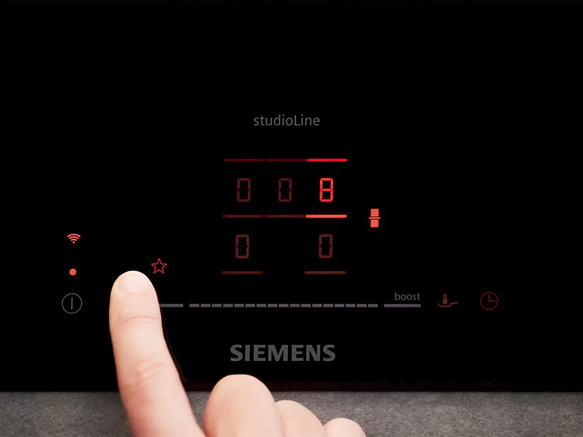 Detail of the UI of a Siemens studioLine Inclined hood, focussing on the Favourite button.