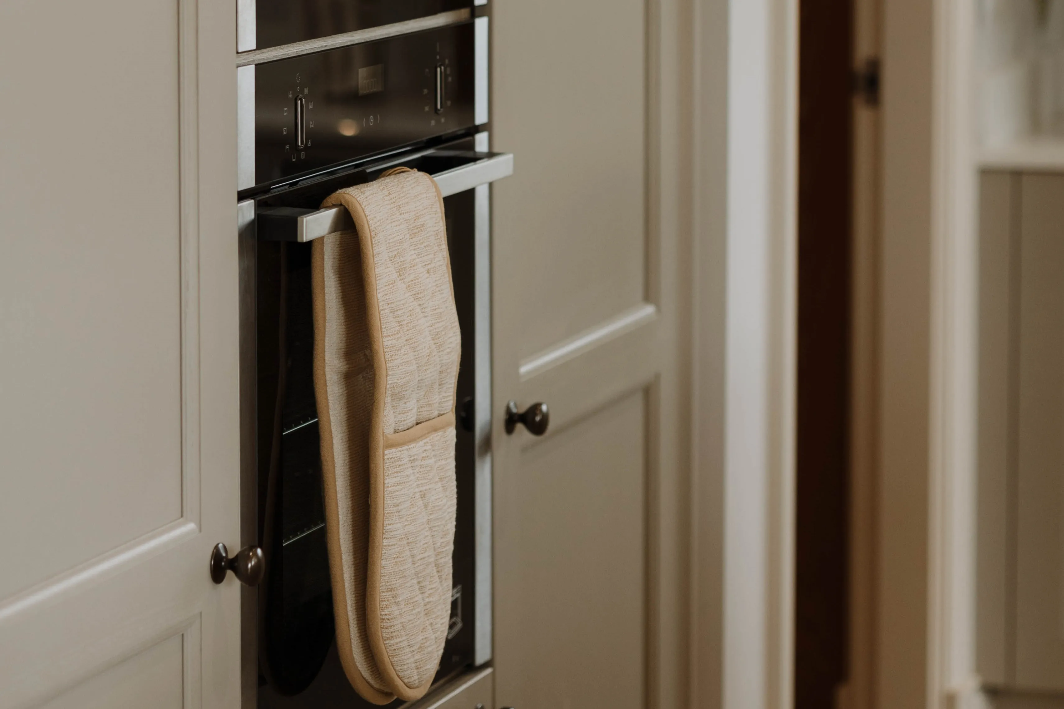 NEFF appliances seamlessly in kitchen unit