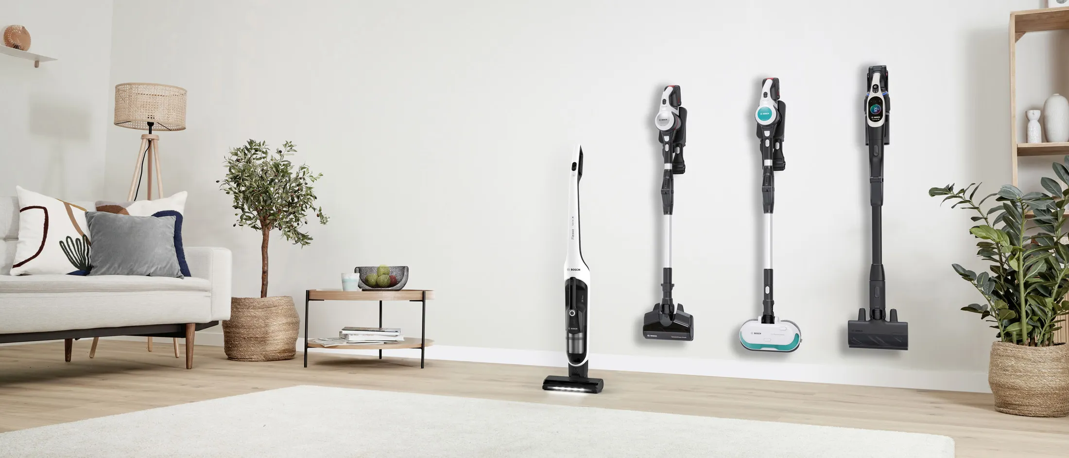 Серия от четири акумулаторни модела в светло модерно жилищно помещение.